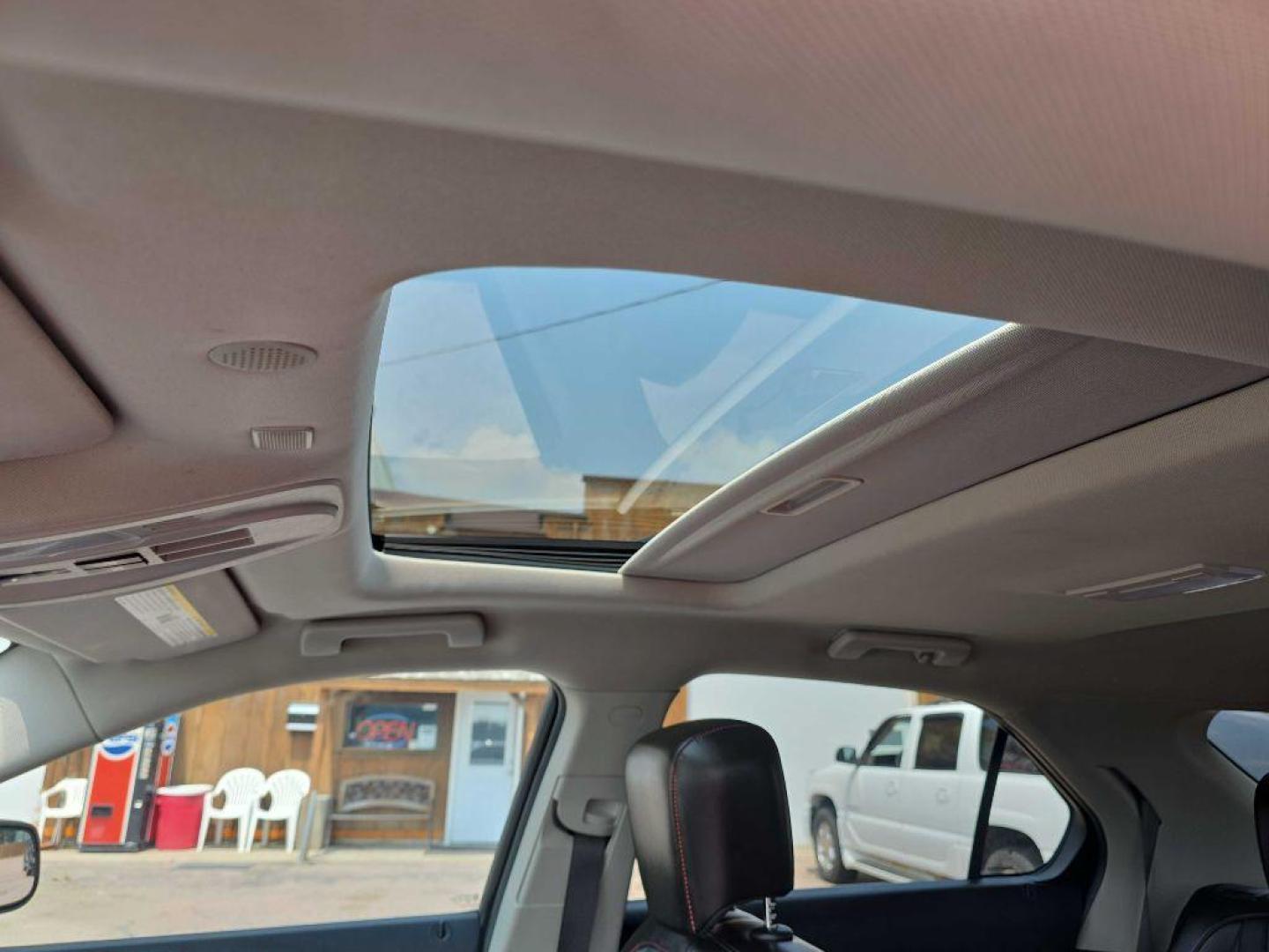 2017 WHITE CHEVROLET EQUINOX LT (2GNFLFEK1H6) with an 2.4L engine, Automatic transmission, located at 495 Old Highway 20 West, South Sioux City, NE, 68776, (402) 494-2677, 42.458408, -96.443512 - Photo#7