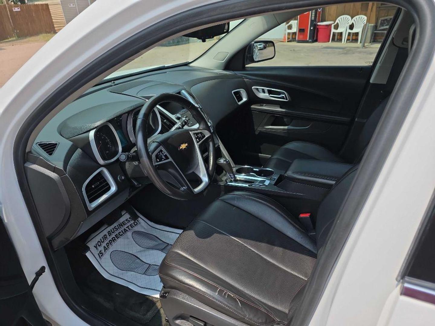 2017 WHITE CHEVROLET EQUINOX LT (2GNFLFEK1H6) with an 2.4L engine, Automatic transmission, located at 495 Old Highway 20 West, South Sioux City, NE, 68776, (402) 494-2677, 42.458408, -96.443512 - Photo#8