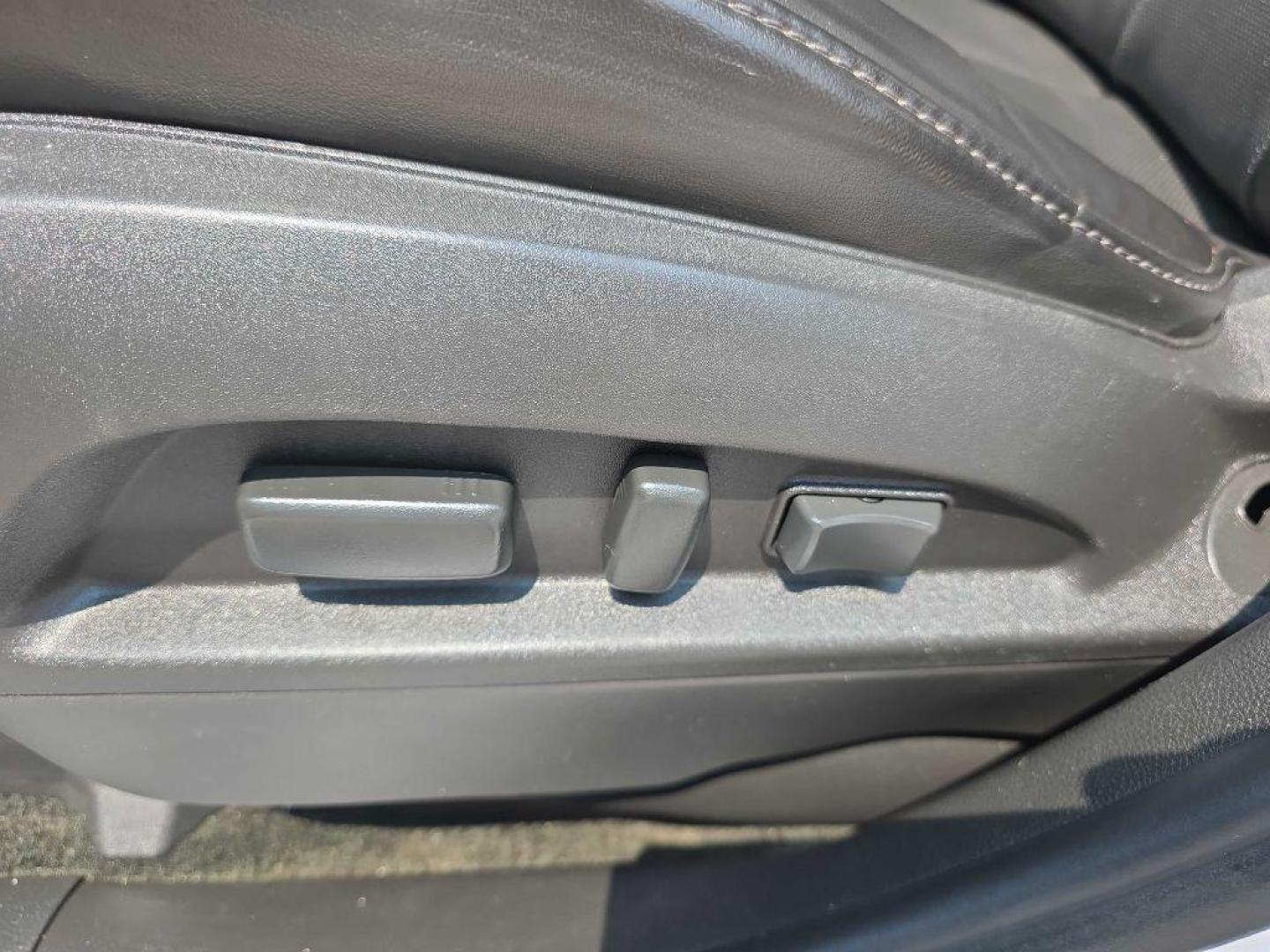 2017 WHITE CHEVROLET EQUINOX LT (2GNFLFEK1H6) with an 2.4L engine, Automatic transmission, located at 495 Old Highway 20 West, South Sioux City, NE, 68776, (402) 494-2677, 42.458408, -96.443512 - Photo#9