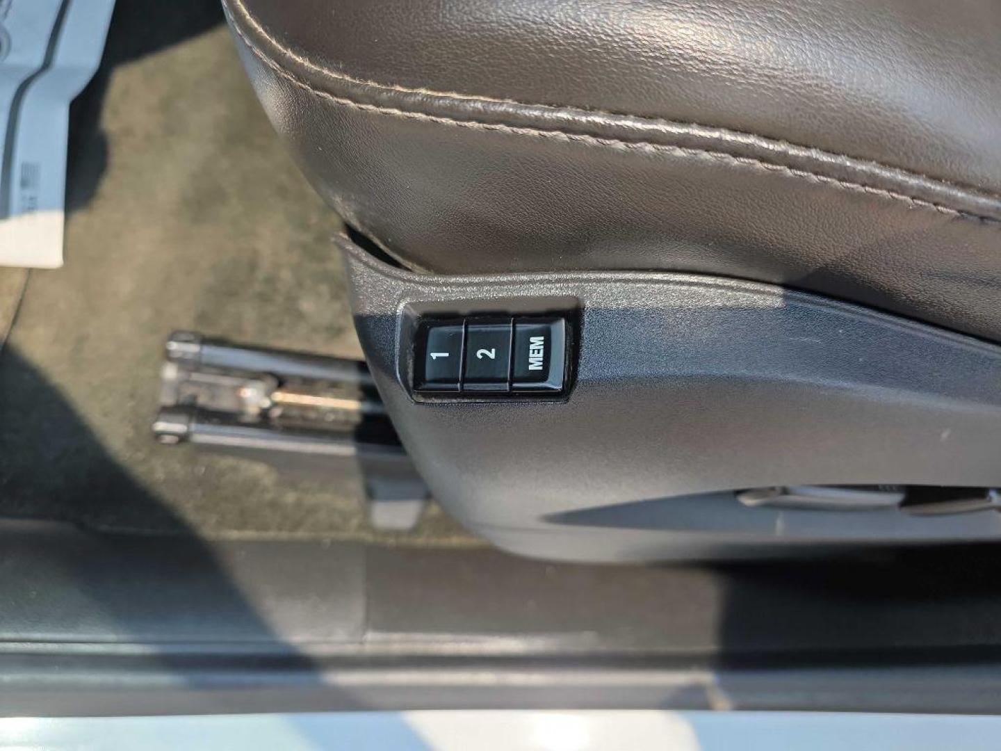 2017 WHITE CHEVROLET EQUINOX LT (2GNFLFEK1H6) with an 2.4L engine, Automatic transmission, located at 495 Old Highway 20 West, South Sioux City, NE, 68776, (402) 494-2677, 42.458408, -96.443512 - Photo#10