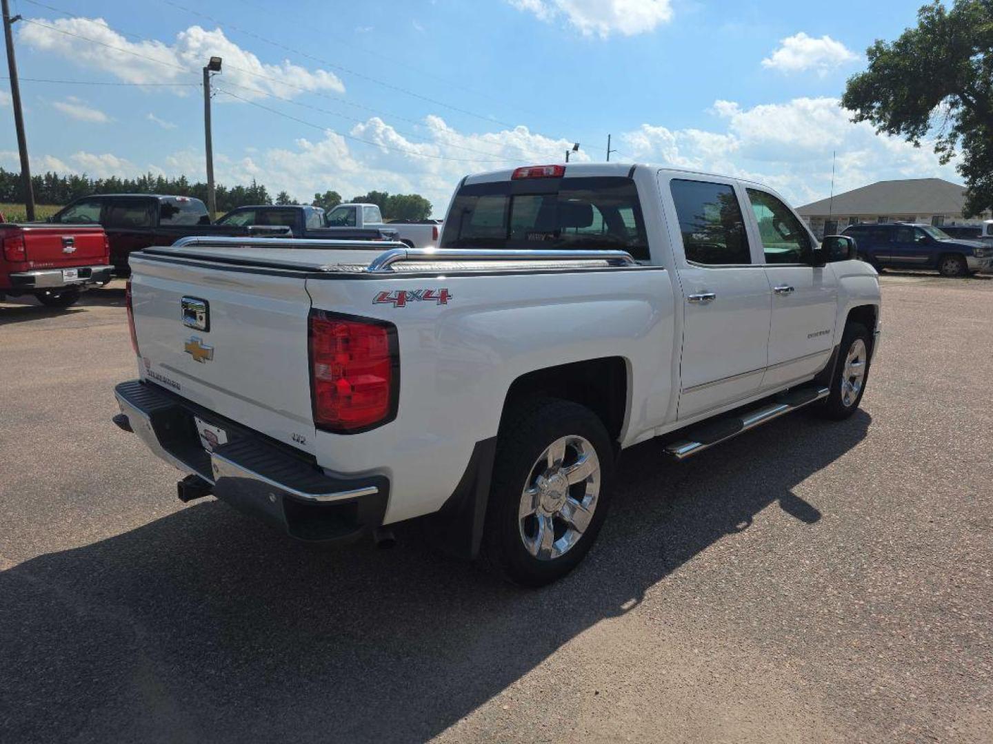 2015 WHITE CHEVROLET SILVERADO 1500 LTZ (3GCUKSEC6FG) with an 5.3L engine, Automatic transmission, located at 495 Old Highway 20 West, South Sioux City, NE, 68776, (402) 494-2677, 42.458408, -96.443512 - Photo#3