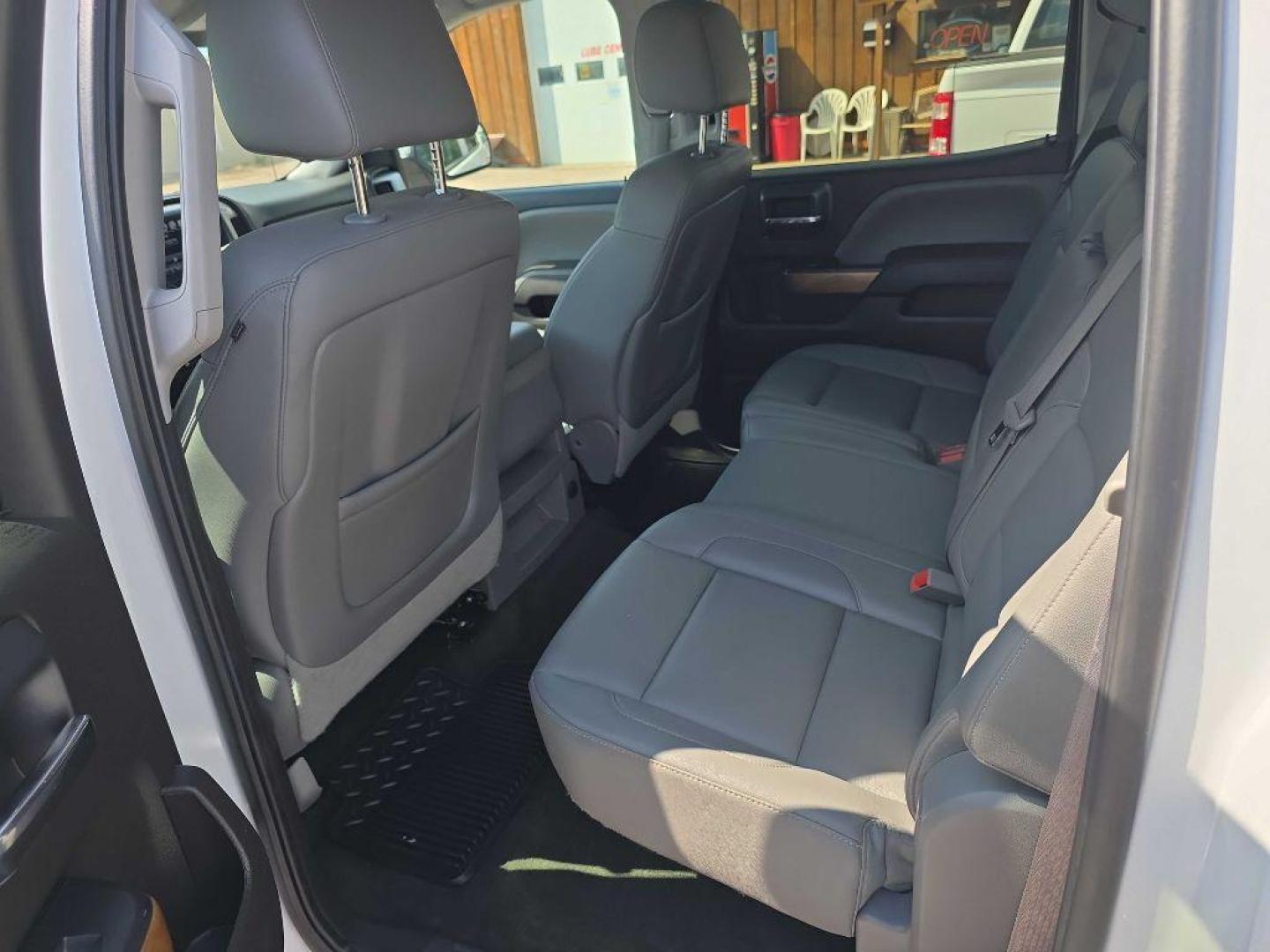 2015 WHITE CHEVROLET SILVERADO 1500 LTZ (3GCUKSEC6FG) with an 5.3L engine, Automatic transmission, located at 495 Old Highway 20 West, South Sioux City, NE, 68776, (402) 494-2677, 42.458408, -96.443512 - Photo#6