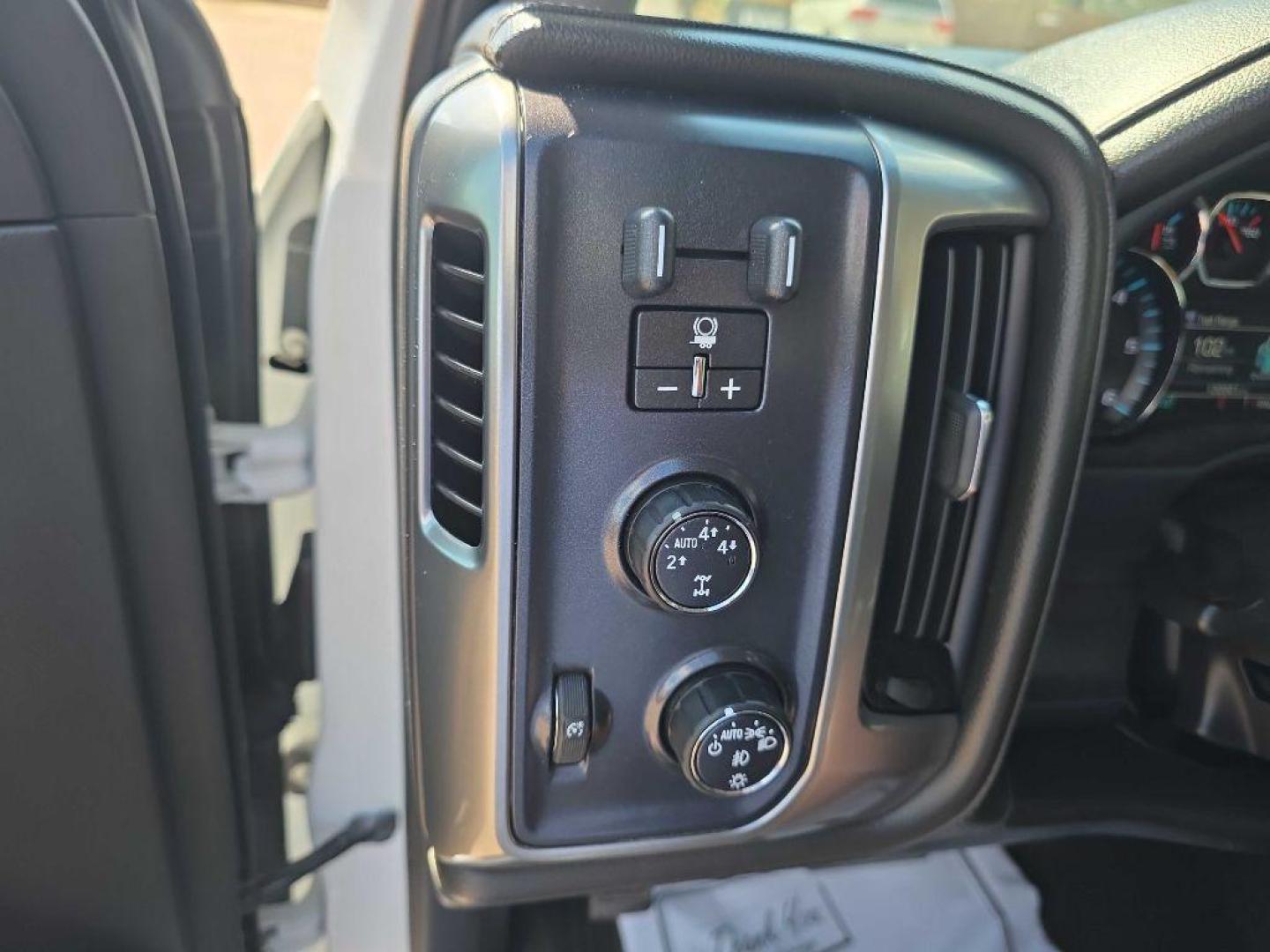 2015 WHITE CHEVROLET SILVERADO 1500 LTZ (3GCUKSEC6FG) with an 5.3L engine, Automatic transmission, located at 495 Old Highway 20 West, South Sioux City, NE, 68776, (402) 494-2677, 42.458408, -96.443512 - Photo#9