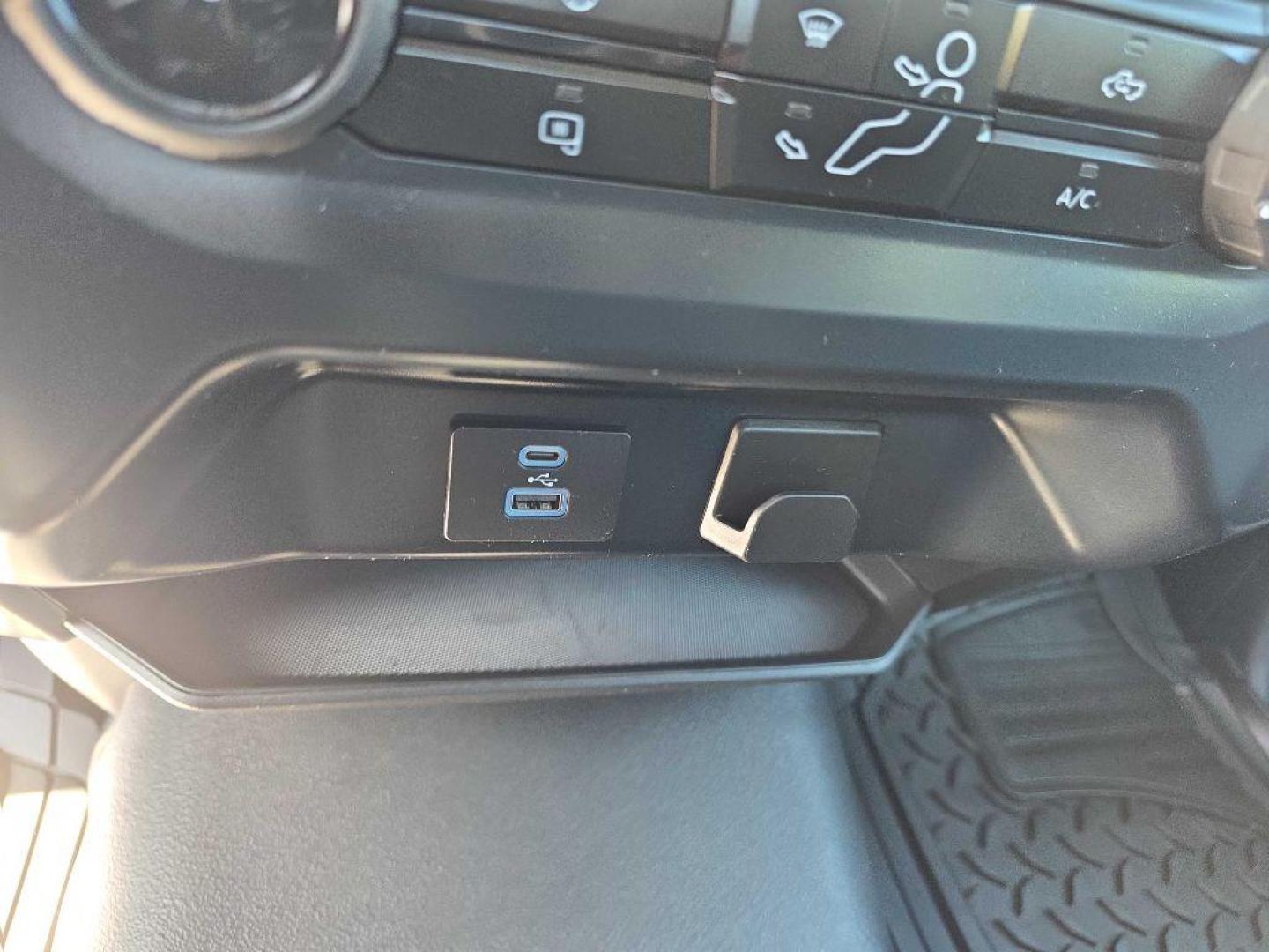 2023 WHITE FORD F150 (1FTMF1EP6PK) with an 2.7L engine, Automatic transmission, located at 495 Old Highway 20 West, South Sioux City, NE, 68776, (402) 494-2677, 42.458408, -96.443512 - Photo#16