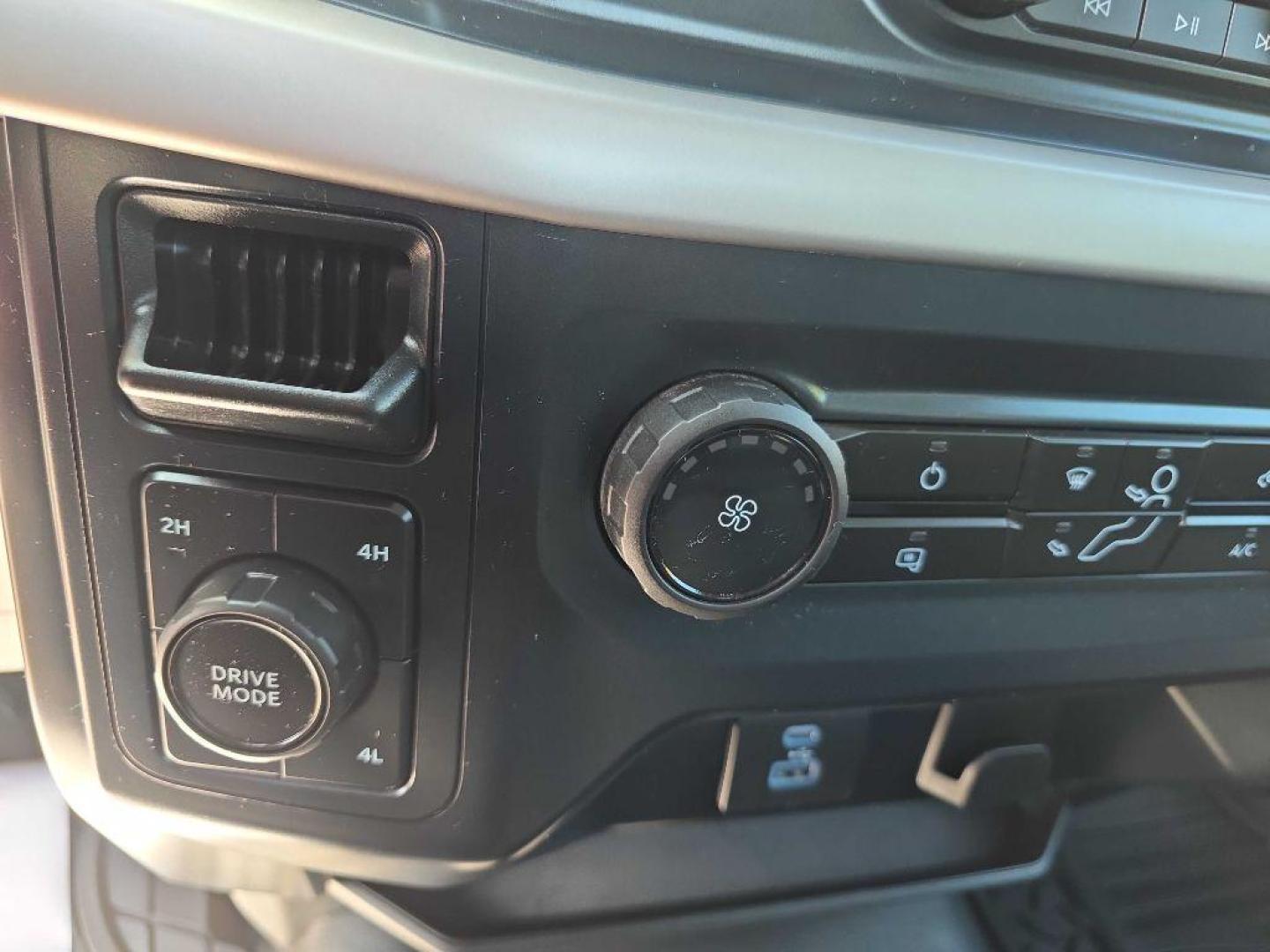 2023 WHITE FORD F150 (1FTMF1EP6PK) with an 2.7L engine, Automatic transmission, located at 495 Old Highway 20 West, South Sioux City, NE, 68776, (402) 494-2677, 42.458408, -96.443512 - Photo#17