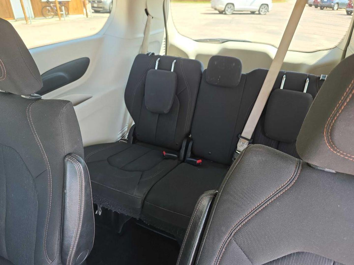 2018 WHITE CHRYSLER PACIFICA TOURING PLUS (2C4RC1FG6JR) with an 3.6L engine, Automatic transmission, located at 495 Old Highway 20 West, South Sioux City, NE, 68776, (402) 494-2677, 42.458408, -96.443512 - Photo#7