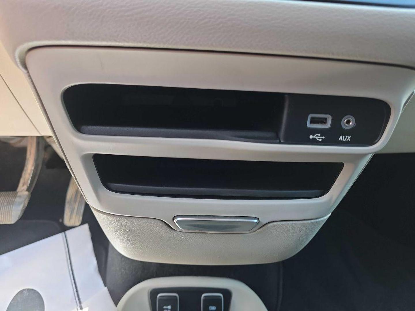 2018 WHITE CHRYSLER PACIFICA TOURING PLUS (2C4RC1FG6JR) with an 3.6L engine, Automatic transmission, located at 495 Old Highway 20 West, South Sioux City, NE, 68776, (402) 494-2677, 42.458408, -96.443512 - Photo#12