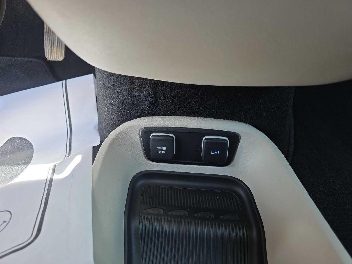 2018 WHITE CHRYSLER PACIFICA TOURING PLUS (2C4RC1FG6JR) with an 3.6L engine, Automatic transmission, located at 495 Old Highway 20 West, South Sioux City, NE, 68776, (402) 494-2677, 42.458408, -96.443512 - Photo#13