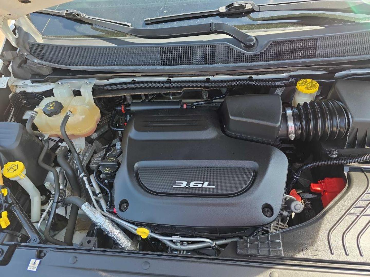 2018 WHITE CHRYSLER PACIFICA TOURING PLUS (2C4RC1FG6JR) with an 3.6L engine, Automatic transmission, located at 495 Old Highway 20 West, South Sioux City, NE, 68776, (402) 494-2677, 42.458408, -96.443512 - Photo#20
