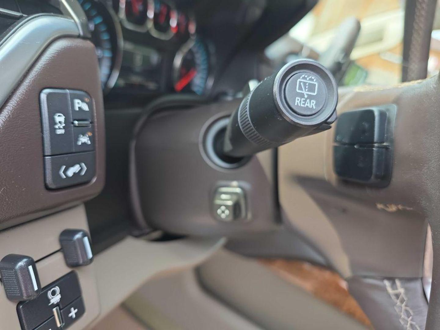 2016 MAROON CHEVROLET SUBURBAN 1500 LTZ (1GNSKJKC2GR) with an 5.3L engine, Automatic transmission, located at 495 Old Highway 20 West, South Sioux City, NE, 68776, (402) 494-2677, 42.458408, -96.443512 - Photo#15