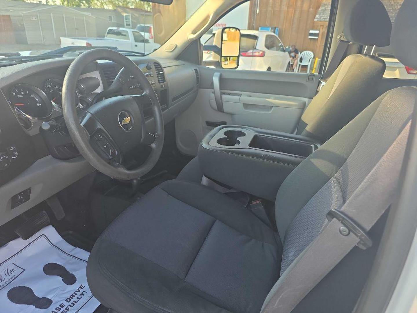 2011 WHITE CHEVROLET SILVERADO 2500 HEAVY DUTY (1GC1KVC81BF) with an 6.6L engine, Automatic transmission, located at 495 Old Highway 20 West, South Sioux City, NE, 68776, (402) 494-2677, 42.458408, -96.443512 - Photo#7