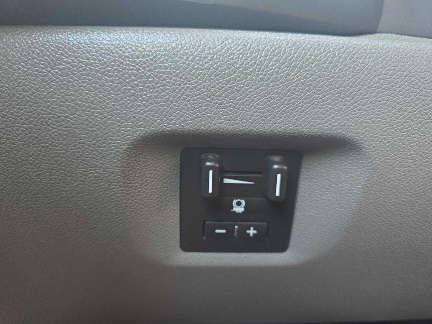 2011 WHITE CHEVROLET SILVERADO 2500 HEAVY DUTY (1GC1KVC81BF) with an 6.6L engine, Automatic transmission, located at 495 Old Highway 20 West, South Sioux City, NE, 68776, (402) 494-2677, 42.458408, -96.443512 - Photo#10