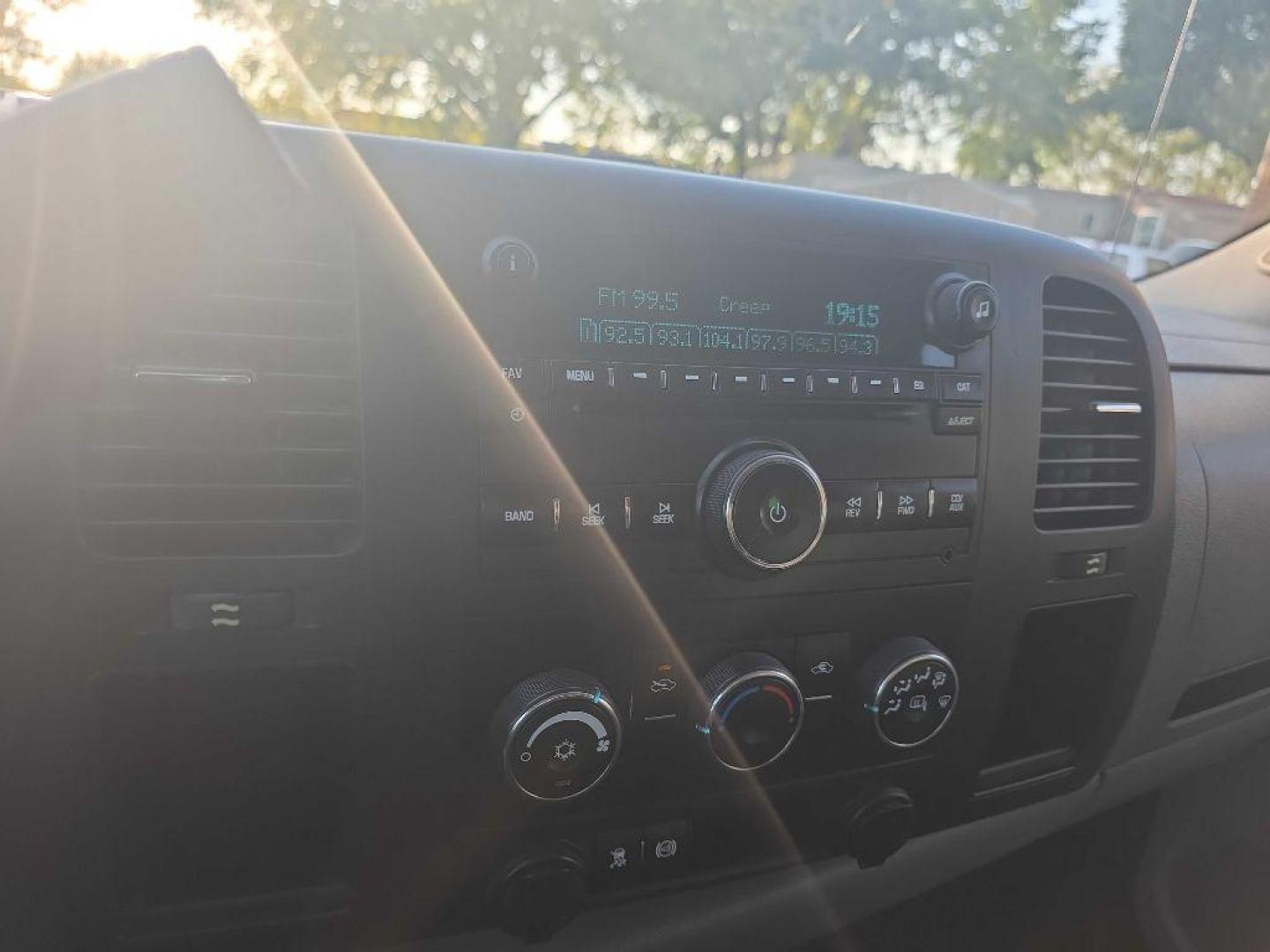 2011 WHITE CHEVROLET SILVERADO 2500 HEAVY DUTY (1GC1KVC81BF) with an 6.6L engine, Automatic transmission, located at 495 Old Highway 20 West, South Sioux City, NE, 68776, (402) 494-2677, 42.458408, -96.443512 - Photo#12