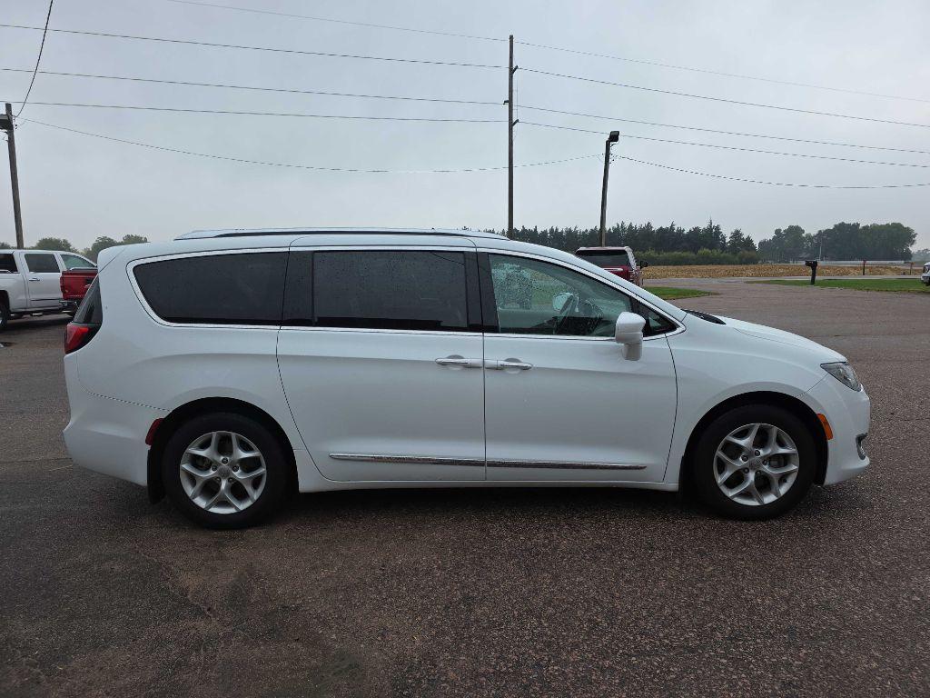 photo of 2017 CHRYSLER PACIFICA TOURING L PLUS