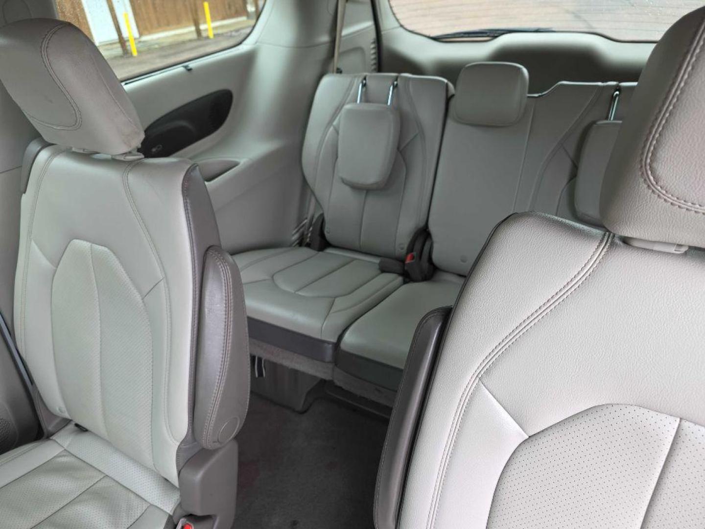 2017 WHITE CHRYSLER PACIFICA TOURING L PLUS (2C4RC1EG3HR) with an 3.6L engine, Automatic transmission, located at 495 Old Highway 20 West, South Sioux City, NE, 68776, (402) 494-2677, 42.458408, -96.443512 - Photo#6