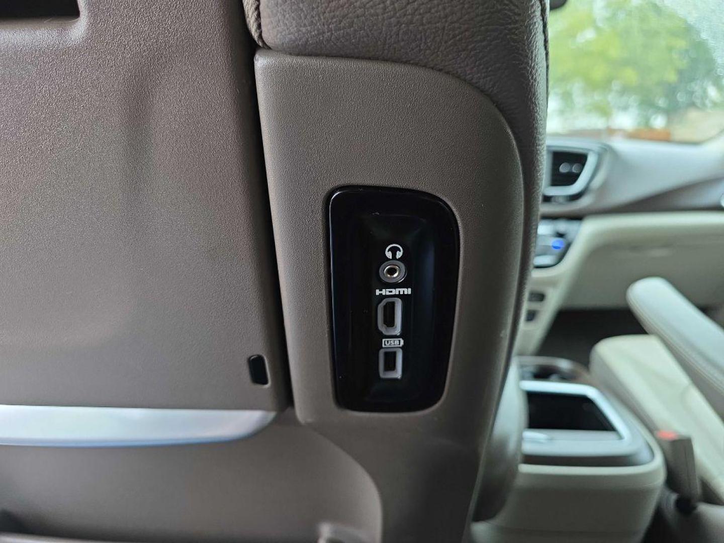 2017 WHITE CHRYSLER PACIFICA TOURING L PLUS (2C4RC1EG3HR) with an 3.6L engine, Automatic transmission, located at 495 Old Highway 20 West, South Sioux City, NE, 68776, (402) 494-2677, 42.458408, -96.443512 - Photo#9