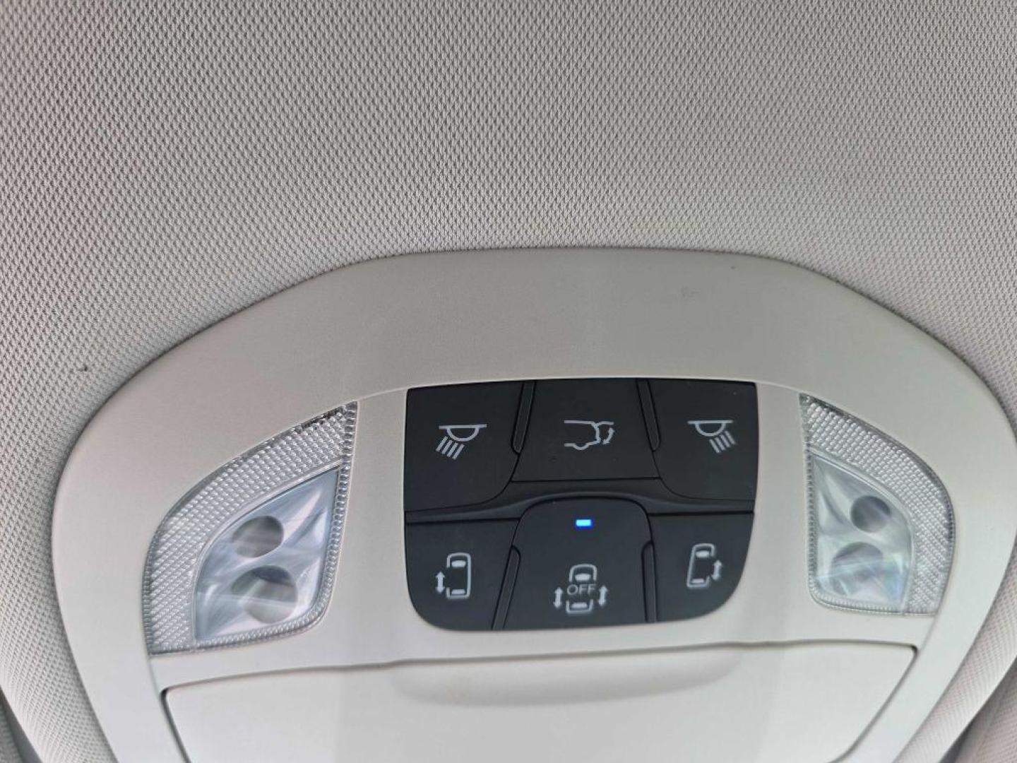 2017 WHITE CHRYSLER PACIFICA TOURING L PLUS (2C4RC1EG3HR) with an 3.6L engine, Automatic transmission, located at 495 Old Highway 20 West, South Sioux City, NE, 68776, (402) 494-2677, 42.458408, -96.443512 - Photo#16