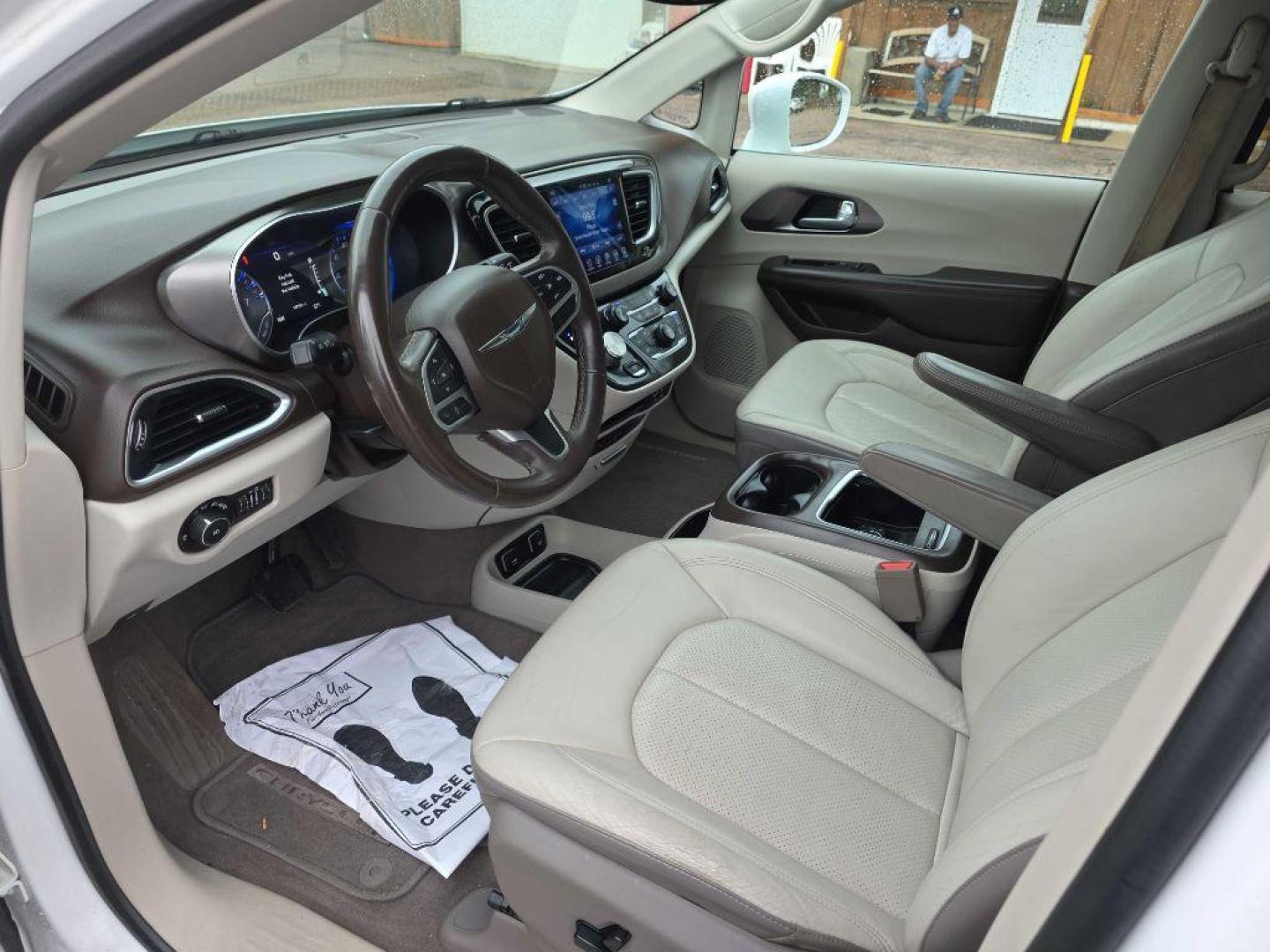 2017 WHITE CHRYSLER PACIFICA TOURING L PLUS (2C4RC1EG3HR) with an 3.6L engine, Automatic transmission, located at 495 Old Highway 20 West, South Sioux City, NE, 68776, (402) 494-2677, 42.458408, -96.443512 - Photo#18