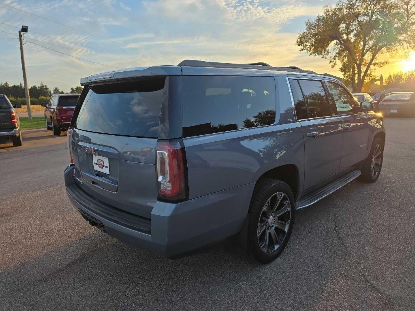 2015 BLUE GMC YUKON XL 1500 SLT (1GKS2HKC9FR) with an 5.3L engine, Automatic transmission, located at 495 Old Highway 20 West, South Sioux City, NE, 68776, (402) 494-2677, 42.458408, -96.443512 - Photo#1