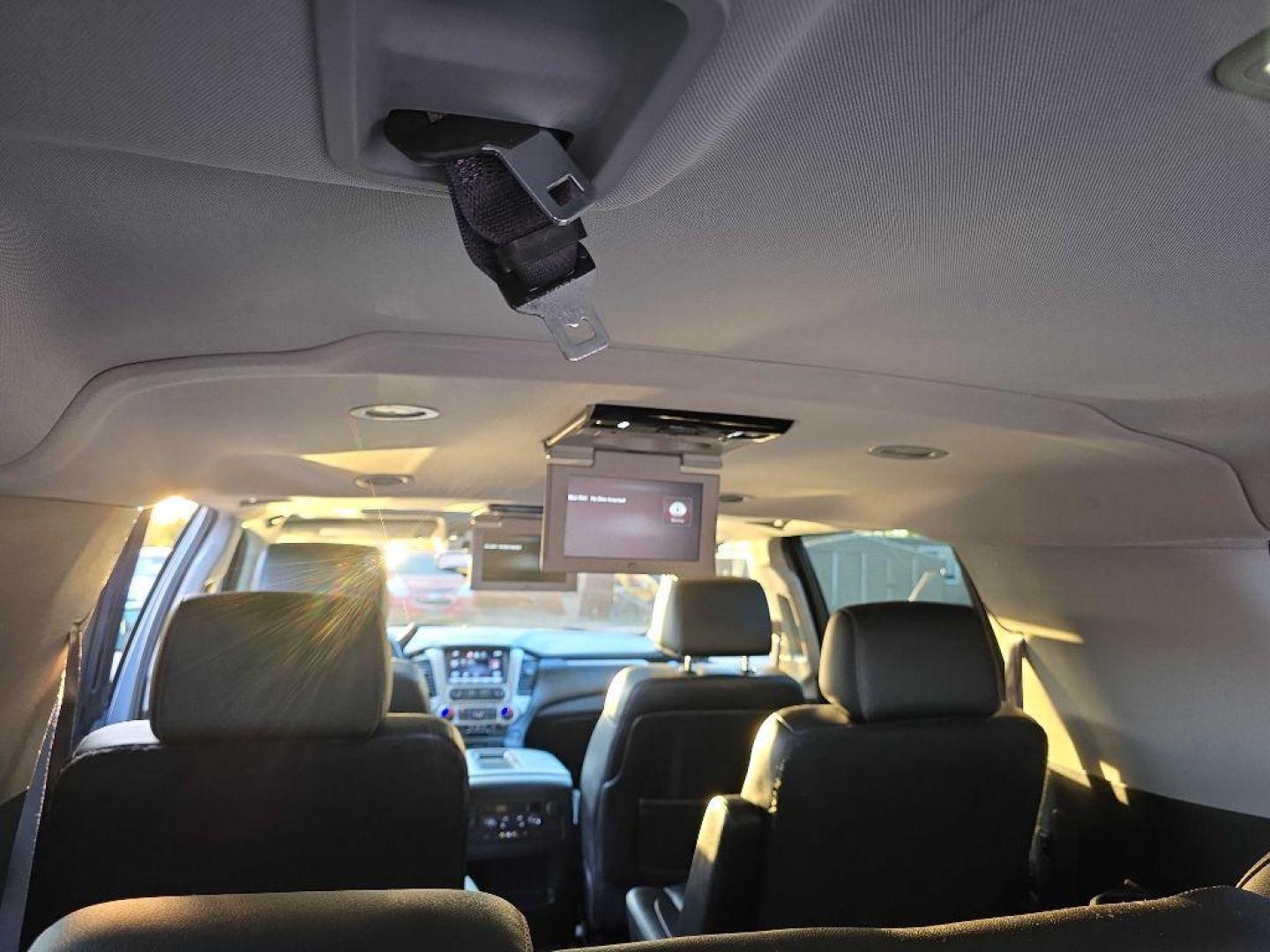 2015 BLUE GMC YUKON XL 1500 SLT (1GKS2HKC9FR) with an 5.3L engine, Automatic transmission, located at 495 Old Highway 20 West, South Sioux City, NE, 68776, (402) 494-2677, 42.458408, -96.443512 - Photo#9