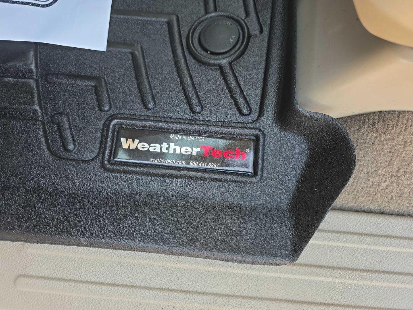 2011 WHITE FORD EXPEDITION EL LIMITED (1FMJK2A51BE) with an 5.4L engine, Automatic transmission, located at 495 Old Highway 20 West, South Sioux City, NE, 68776, (402) 494-2677, 42.458408, -96.443512 - Photo#11