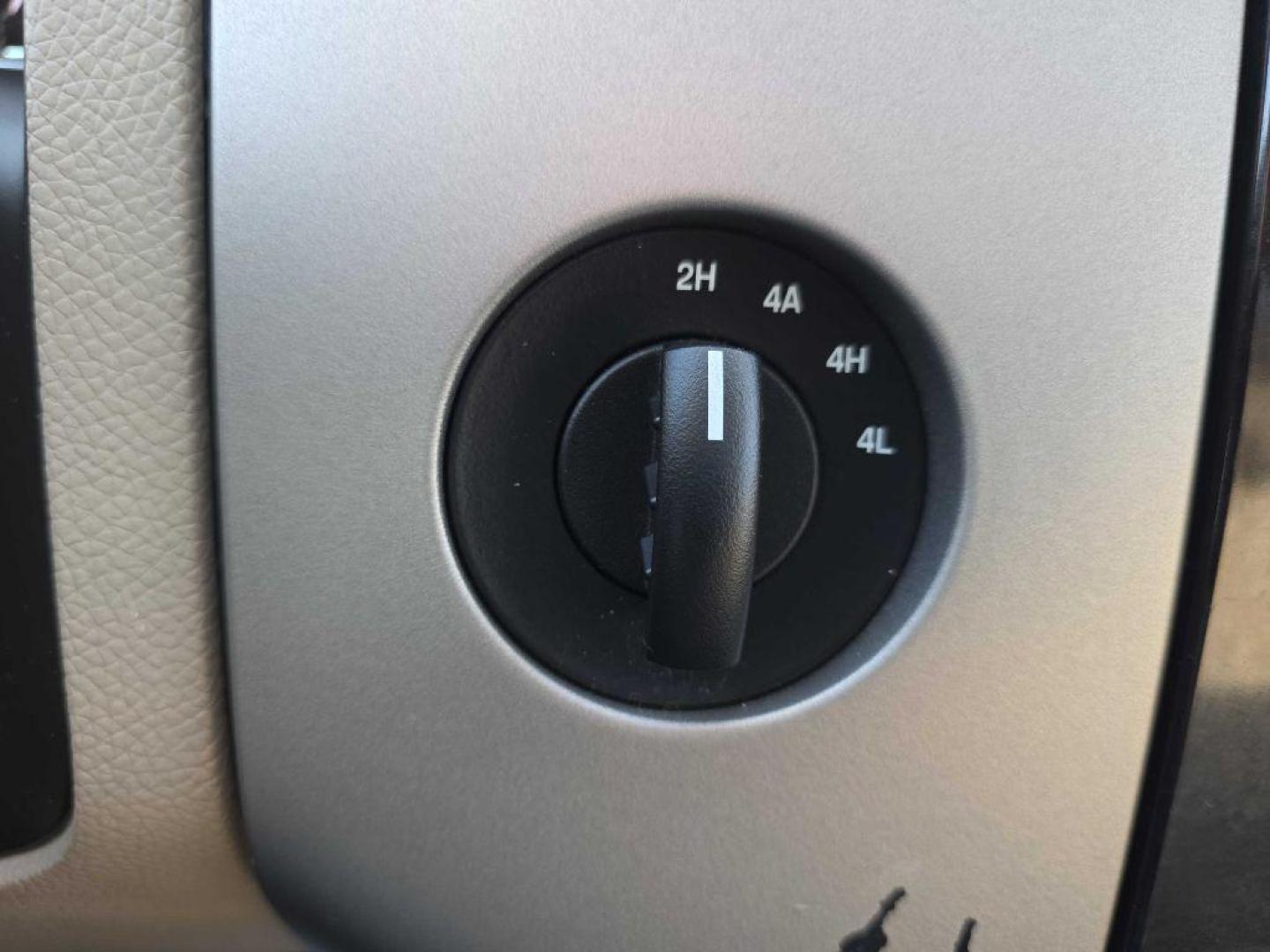 2011 WHITE FORD EXPEDITION EL LIMITED (1FMJK2A51BE) with an 5.4L engine, Automatic transmission, located at 495 Old Highway 20 West, South Sioux City, NE, 68776, (402) 494-2677, 42.458408, -96.443512 - Photo#18