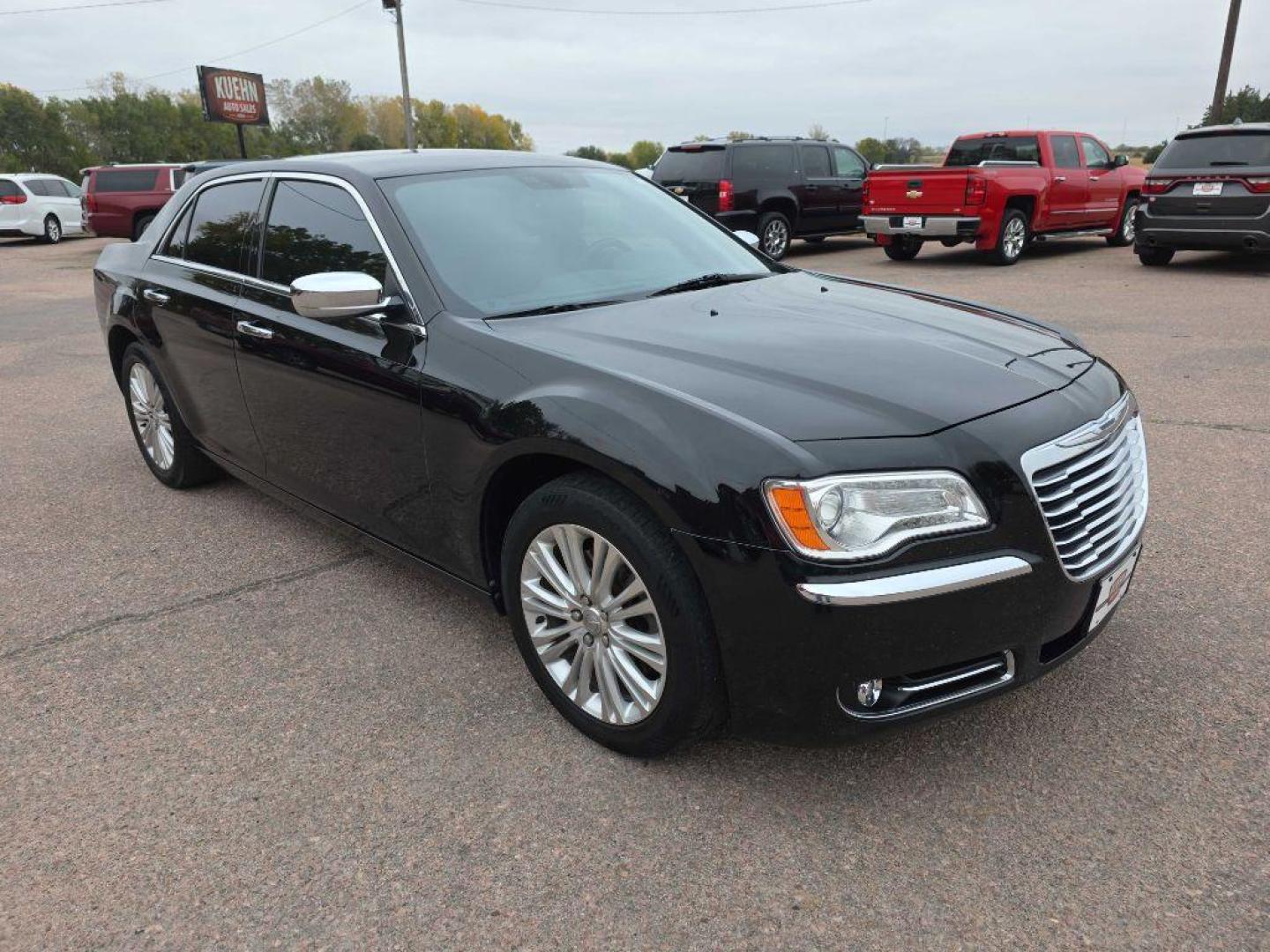 2014 BLACK CHRYSLER 300C (2C3CCAKGXEH) with an 3.6L engine, Automatic transmission, located at 495 Old Highway 20 West, South Sioux City, NE, 68776, (402) 494-2677, 42.458408, -96.443512 - Photo#5