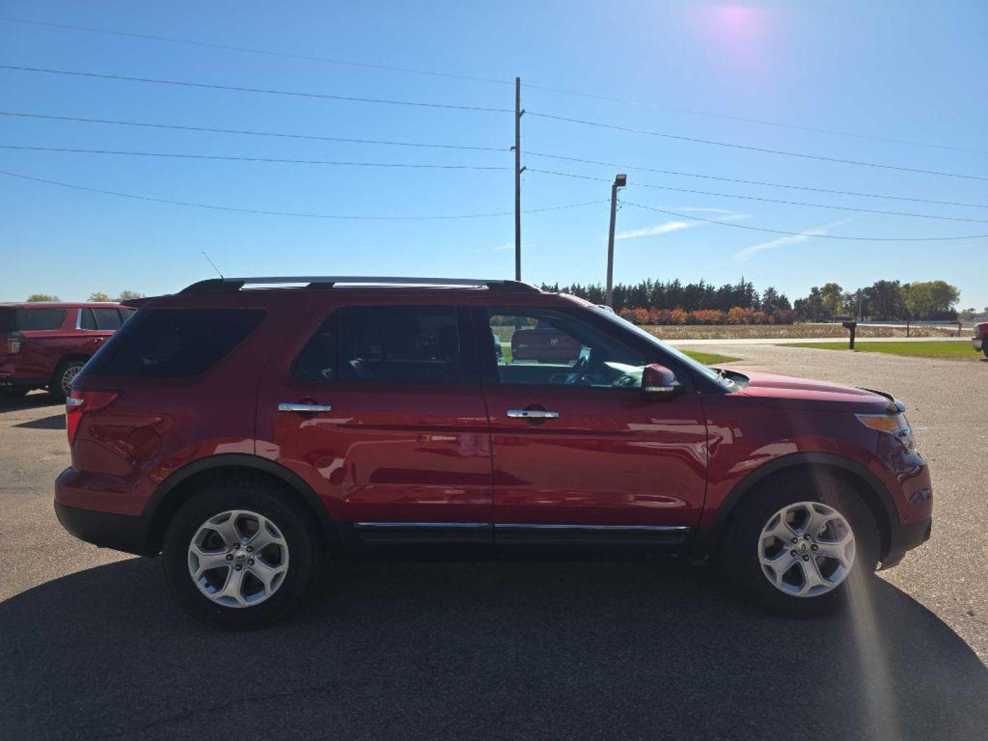 2015 RED FORD EXPLORER LIMITED (1FM5K8F82FG) with an 3.5L engine, Automatic transmission, located at 495 Old Highway 20 West, South Sioux City, NE, 68776, (402) 494-2677, 42.458408, -96.443512 - Photo#4