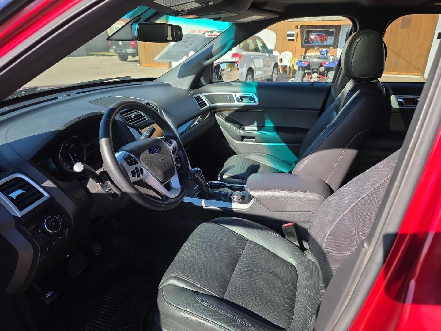 2015 RED FORD EXPLORER LIMITED (1FM5K8F82FG) with an 3.5L engine, Automatic transmission, located at 495 Old Highway 20 West, South Sioux City, NE, 68776, (402) 494-2677, 42.458408, -96.443512 - Photo#9