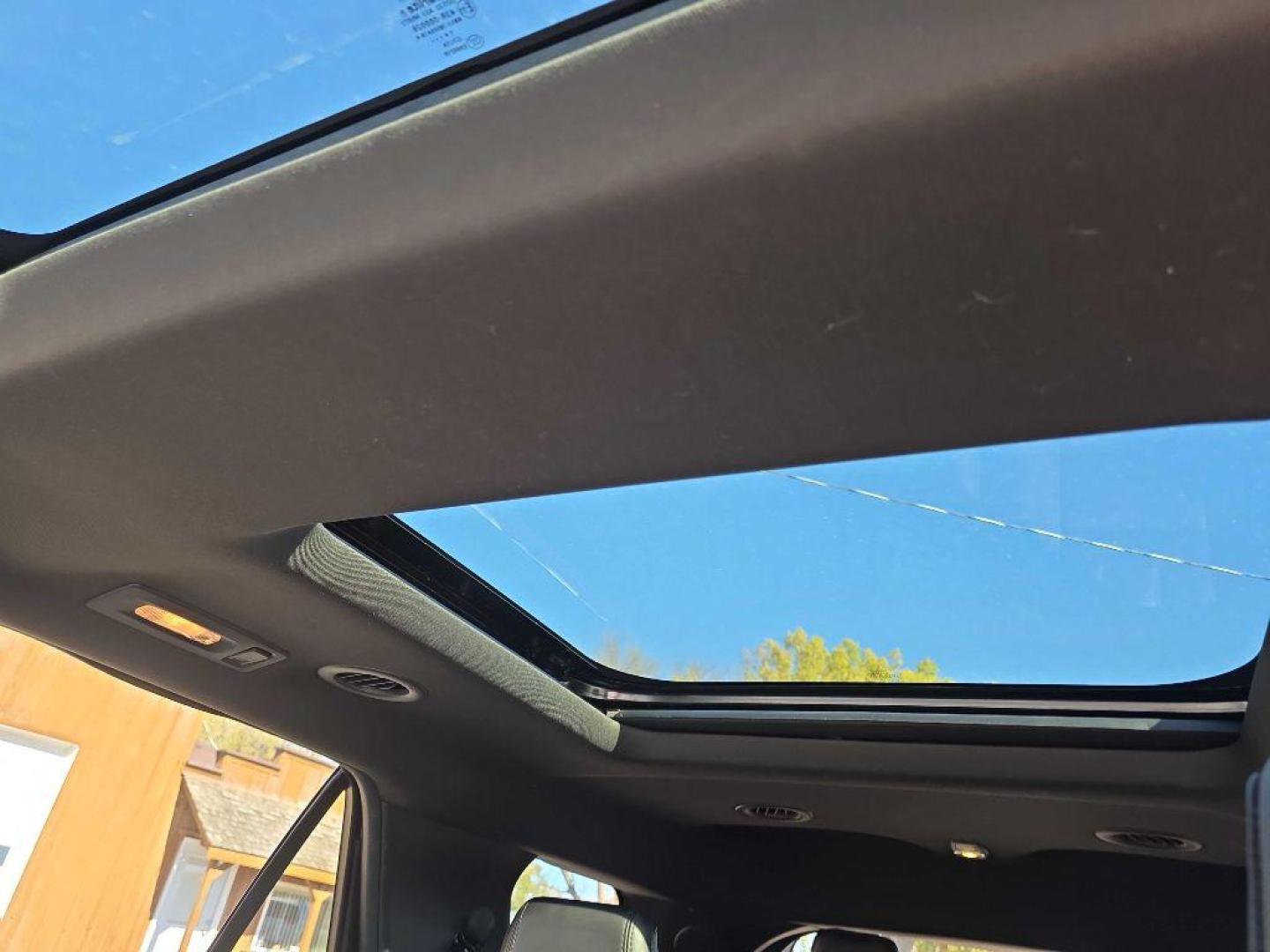 2015 RED FORD EXPLORER LIMITED (1FM5K8F82FG) with an 3.5L engine, Automatic transmission, located at 495 Old Highway 20 West, South Sioux City, NE, 68776, (402) 494-2677, 42.458408, -96.443512 - Photo#10