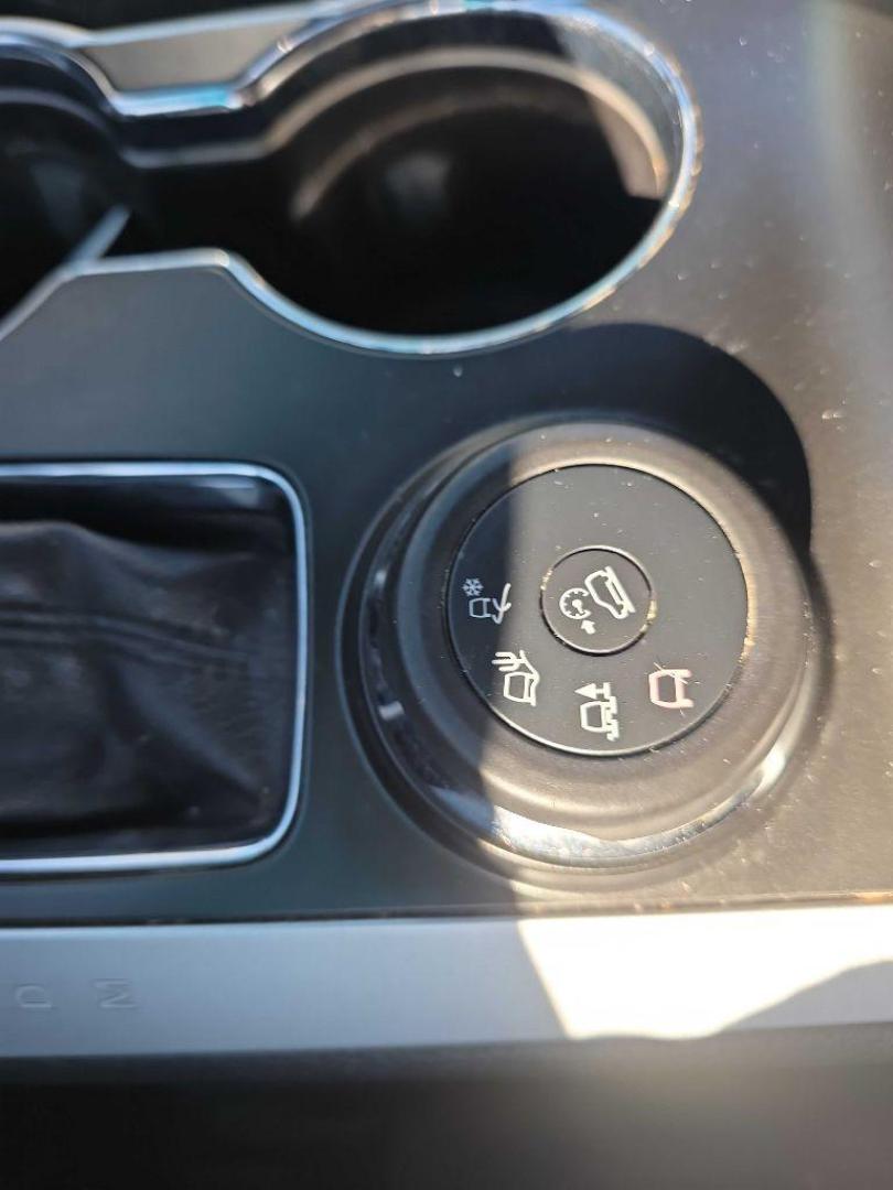 2015 RED FORD EXPLORER LIMITED (1FM5K8F82FG) with an 3.5L engine, Automatic transmission, located at 495 Old Highway 20 West, South Sioux City, NE, 68776, (402) 494-2677, 42.458408, -96.443512 - Photo#16