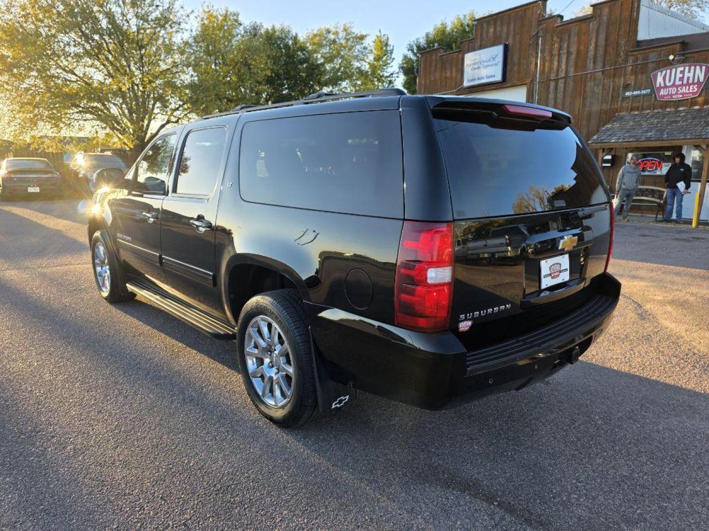 2014 BLACK CHEVROLET SUBURBAN 1500 LT (1GNSKJE79ER) with an 5.3L engine, Automatic transmission, located at 495 Old Highway 20 West, South Sioux City, NE, 68776, (402) 494-2677, 42.458408, -96.443512 - Photo#1
