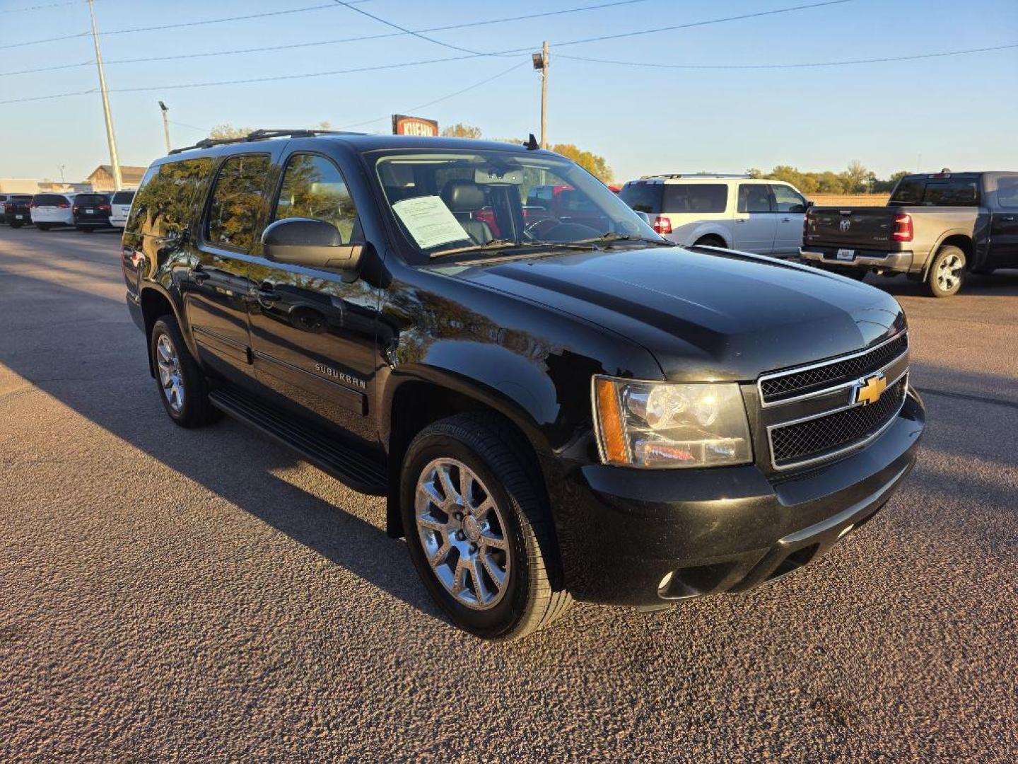 2014 BLACK CHEVROLET SUBURBAN 1500 LT (1GNSKJE79ER) with an 5.3L engine, Automatic transmission, located at 495 Old Highway 20 West, South Sioux City, NE, 68776, (402) 494-2677, 42.458408, -96.443512 - Photo#5