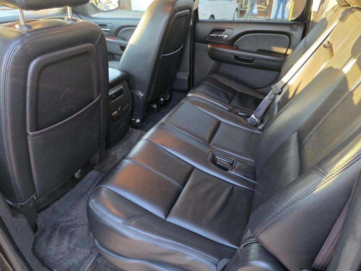 2014 BLACK CHEVROLET SUBURBAN 1500 LT (1GNSKJE79ER) with an 5.3L engine, Automatic transmission, located at 495 Old Highway 20 West, South Sioux City, NE, 68776, (402) 494-2677, 42.458408, -96.443512 - Photo#8