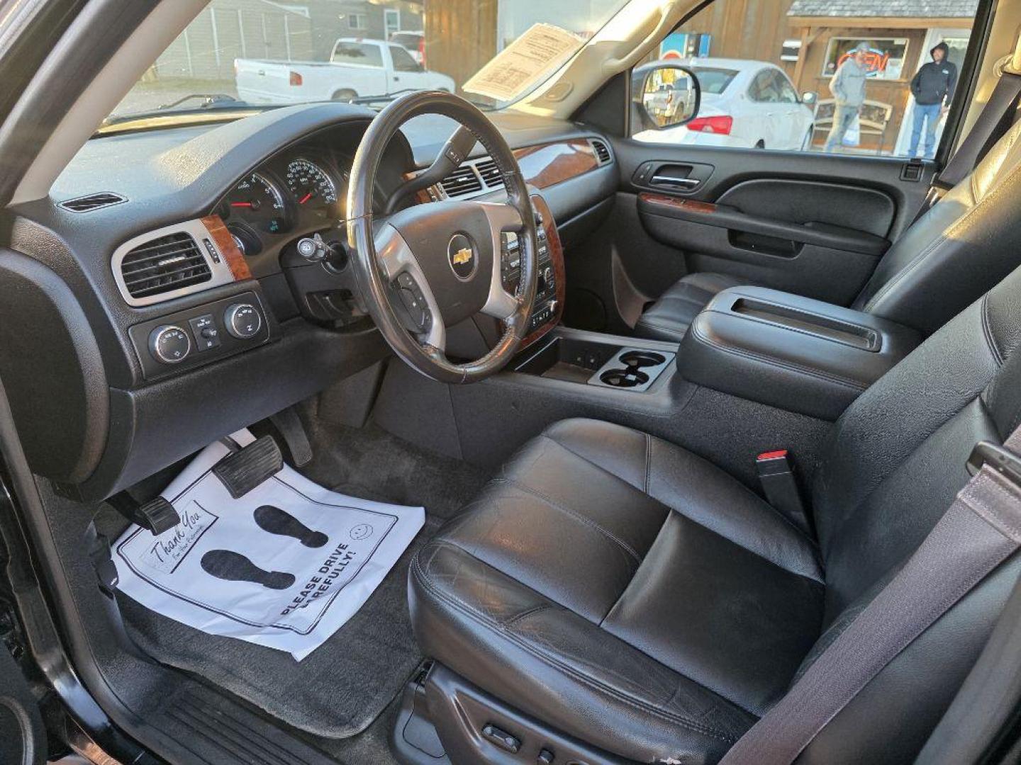 2014 BLACK CHEVROLET SUBURBAN 1500 LT (1GNSKJE79ER) with an 5.3L engine, Automatic transmission, located at 495 Old Highway 20 West, South Sioux City, NE, 68776, (402) 494-2677, 42.458408, -96.443512 - Photo#10