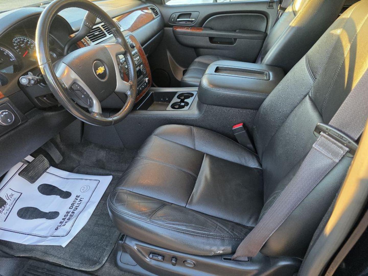 2014 BLACK CHEVROLET SUBURBAN 1500 LT (1GNSKJE79ER) with an 5.3L engine, Automatic transmission, located at 495 Old Highway 20 West, South Sioux City, NE, 68776, (402) 494-2677, 42.458408, -96.443512 - Photo#12