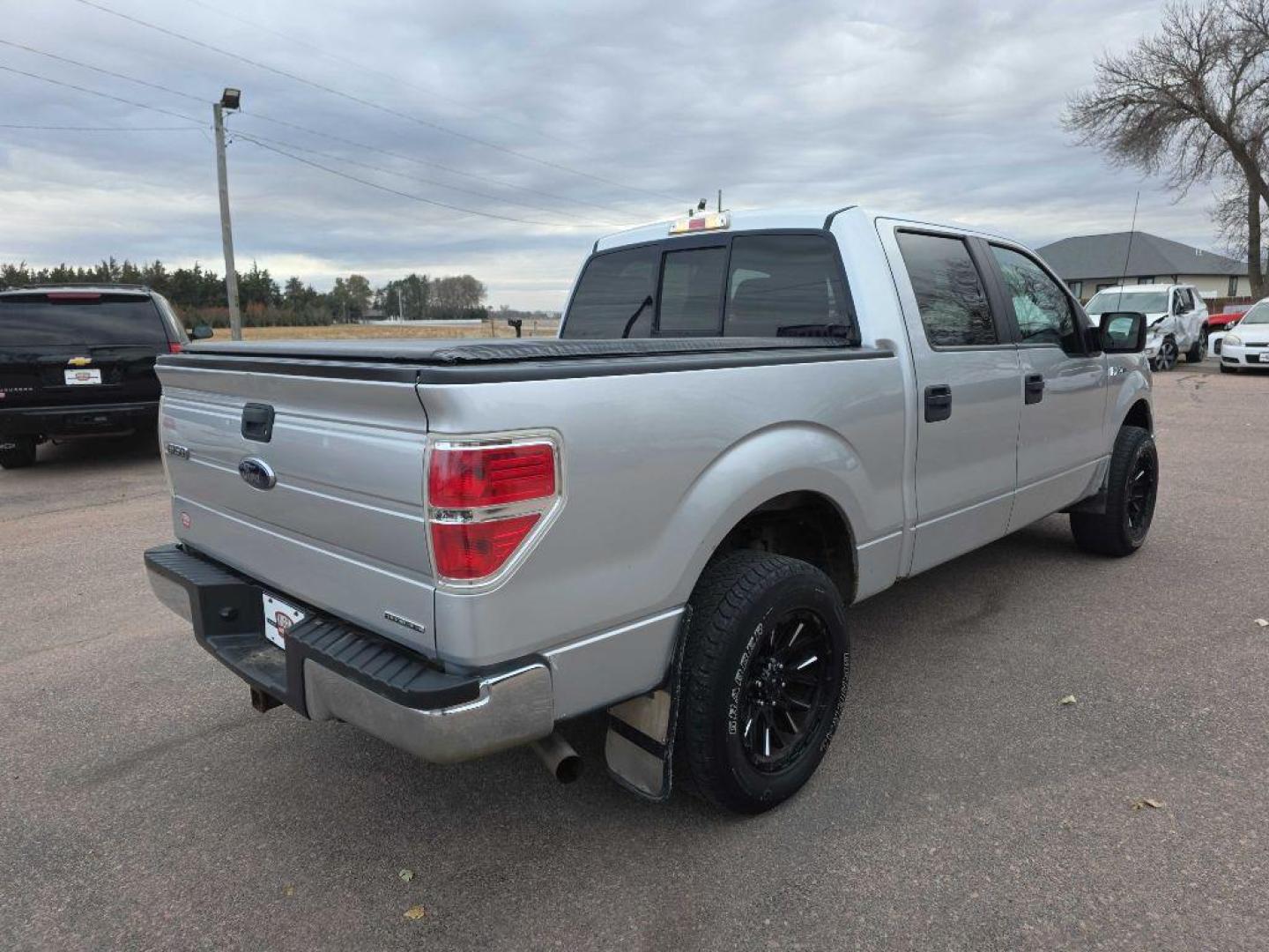 2013 SILVER FORD F150 SUPERCREW (1FTFW1EF8DF) with an 5.0L engine, Automatic transmission, located at 495 Old Highway 20 West, South Sioux City, NE, 68776, (402) 494-2677, 42.458408, -96.443512 - Photo#3