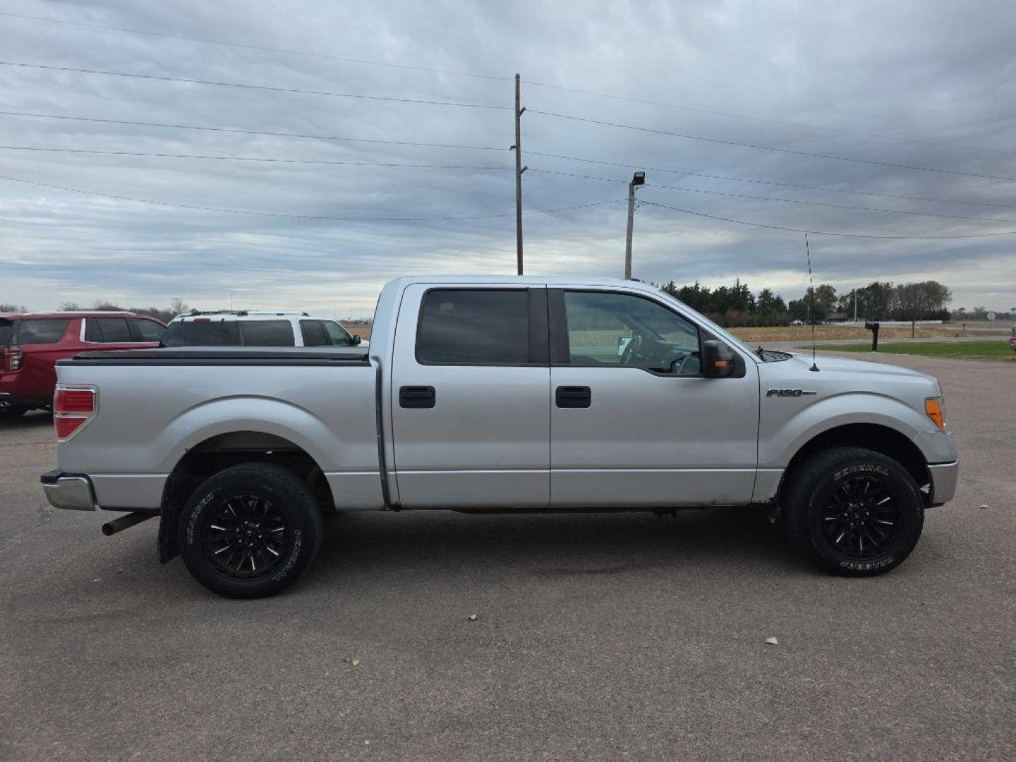 2013 SILVER FORD F150 SUPERCREW (1FTFW1EF8DF) with an 5.0L engine, Automatic transmission, located at 495 Old Highway 20 West, South Sioux City, NE, 68776, (402) 494-2677, 42.458408, -96.443512 - Photo#4