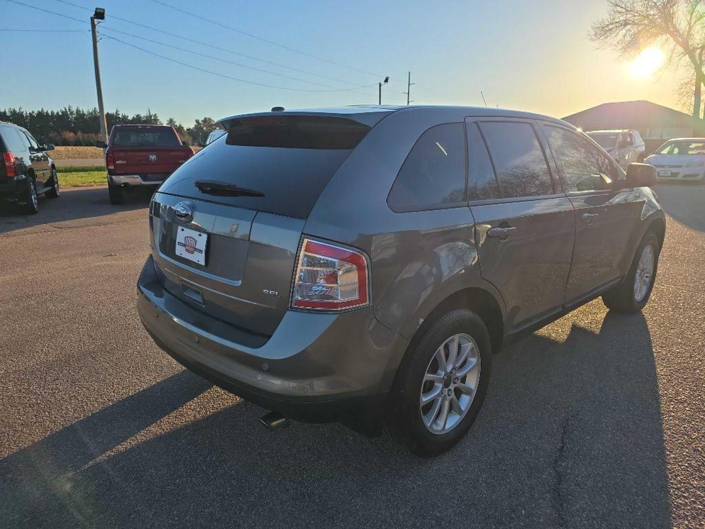 2010 SILVER FORD EDGE SEL (2FMDK3JC4AB) with an 3.5L engine, Automatic transmission, located at 495 Old Highway 20 West, South Sioux City, NE, 68776, (402) 494-2677, 42.458408, -96.443512 - Photo#3