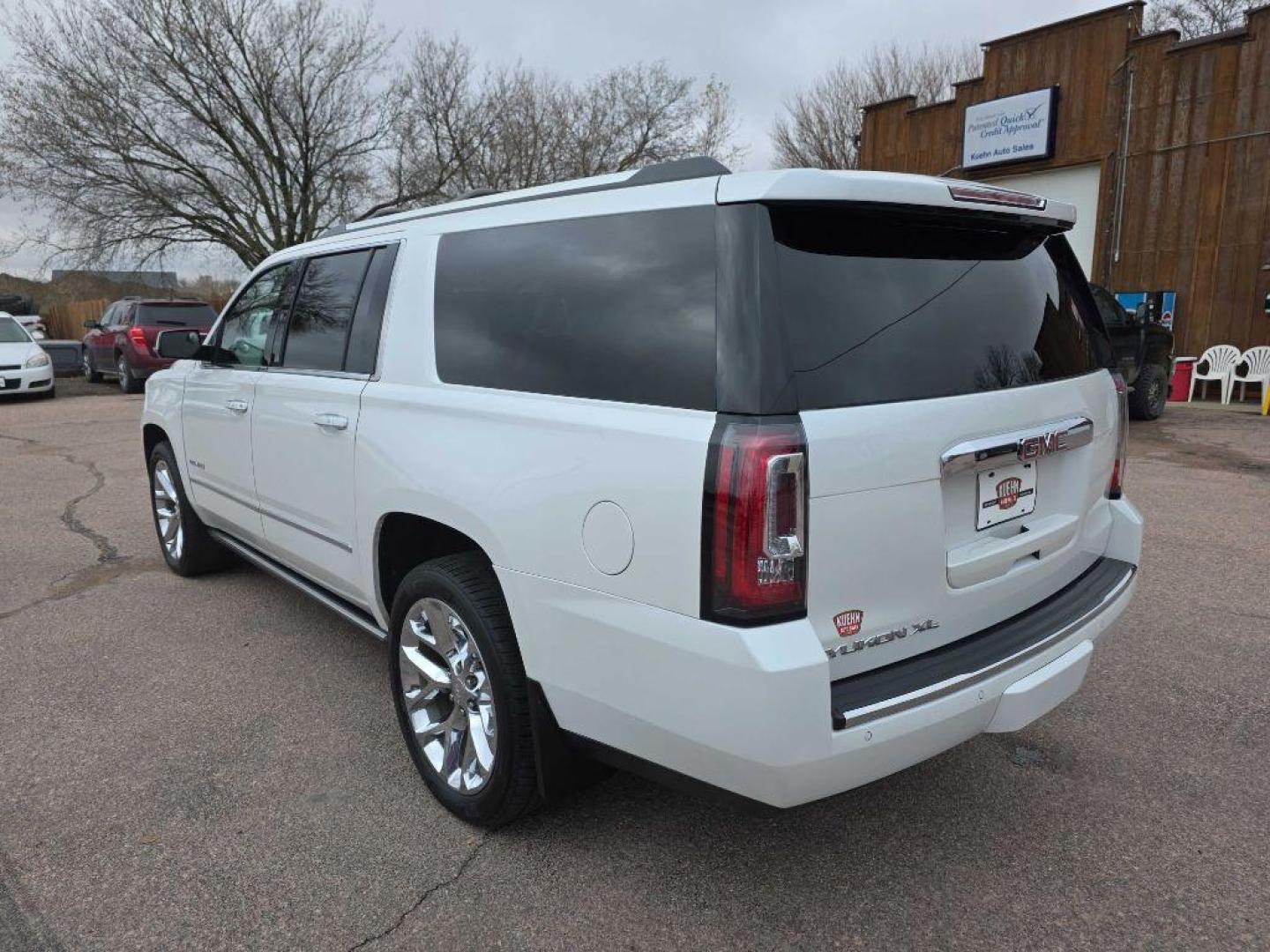 2016 WHITE GMC YUKON XL DENALI (1GKS2HKJXGR) with an 6.2L engine, Automatic transmission, located at 495 Old Highway 20 West, South Sioux City, NE, 68776, (402) 494-2677, 42.458408, -96.443512 - Photo#2