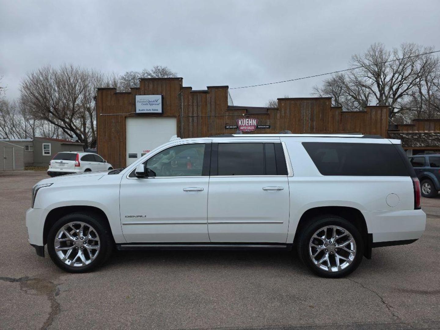 2016 WHITE GMC YUKON XL DENALI (1GKS2HKJXGR) with an 6.2L engine, Automatic transmission, located at 495 Old Highway 20 West, South Sioux City, NE, 68776, (402) 494-2677, 42.458408, -96.443512 - Photo#1