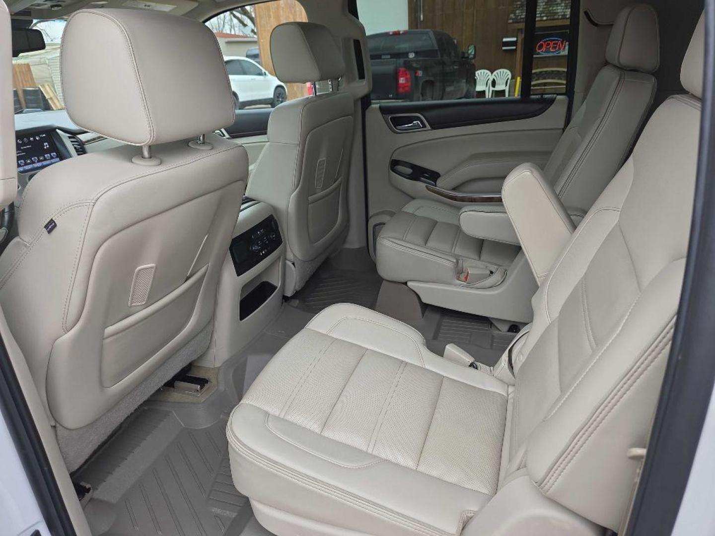 2016 WHITE GMC YUKON XL DENALI (1GKS2HKJXGR) with an 6.2L engine, Automatic transmission, located at 495 Old Highway 20 West, South Sioux City, NE, 68776, (402) 494-2677, 42.458408, -96.443512 - Photo#6