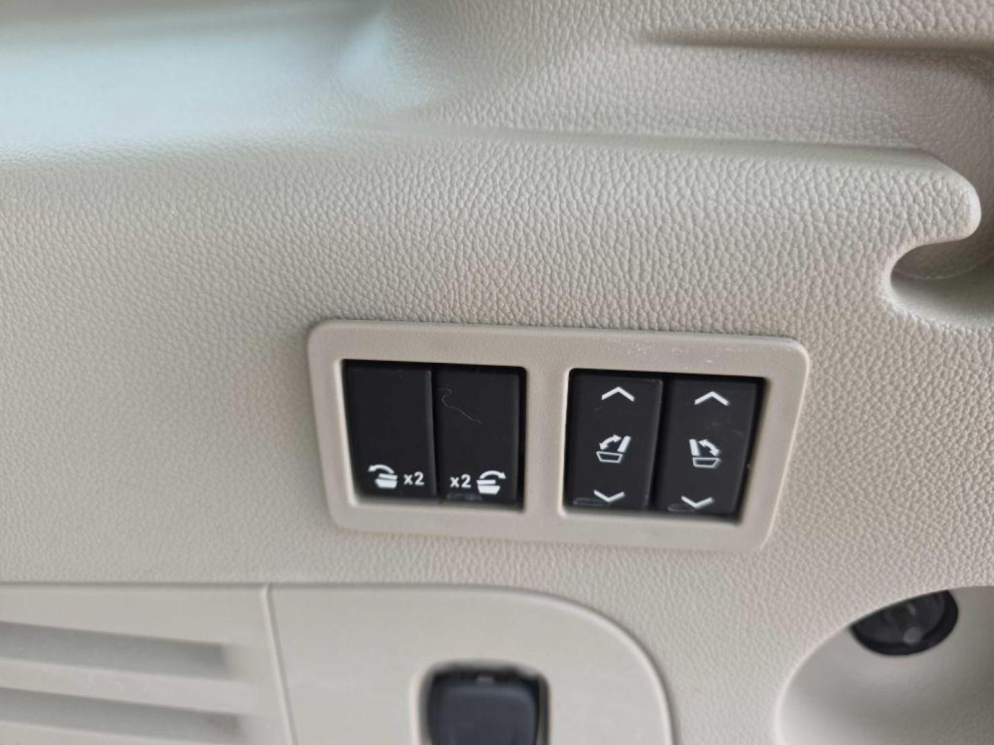 2016 WHITE GMC YUKON XL DENALI (1GKS2HKJXGR) with an 6.2L engine, Automatic transmission, located at 495 Old Highway 20 West, South Sioux City, NE, 68776, (402) 494-2677, 42.458408, -96.443512 - Photo#11