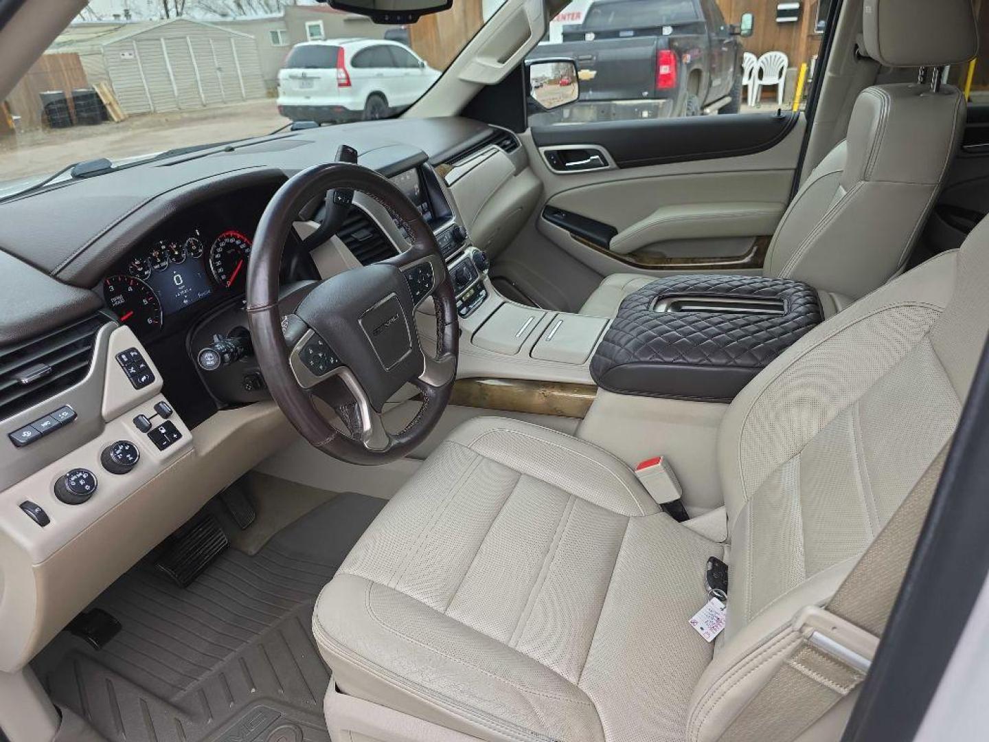 2016 WHITE GMC YUKON XL DENALI (1GKS2HKJXGR) with an 6.2L engine, Automatic transmission, located at 495 Old Highway 20 West, South Sioux City, NE, 68776, (402) 494-2677, 42.458408, -96.443512 - Photo#14