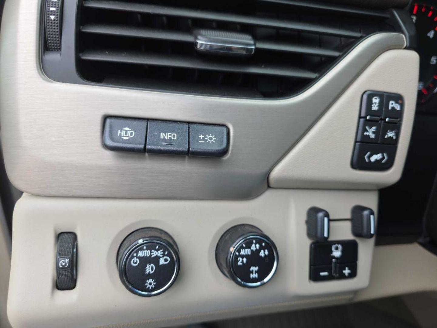 2016 WHITE GMC YUKON XL DENALI (1GKS2HKJXGR) with an 6.2L engine, Automatic transmission, located at 495 Old Highway 20 West, South Sioux City, NE, 68776, (402) 494-2677, 42.458408, -96.443512 - Photo#18