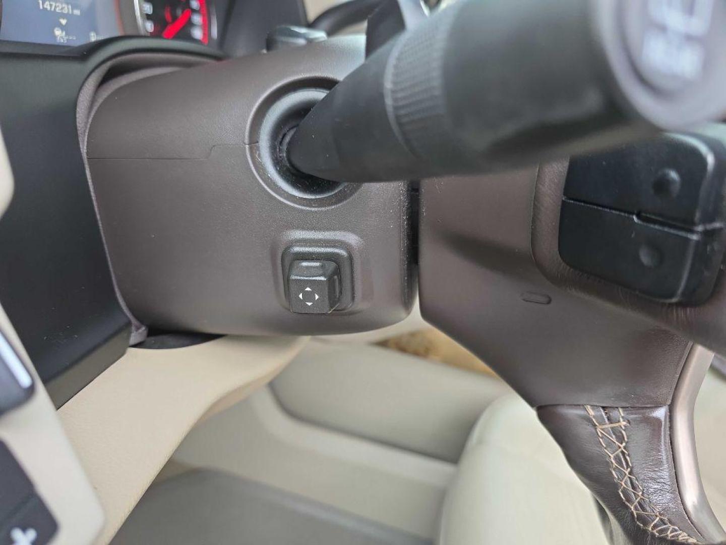 2016 WHITE GMC YUKON XL DENALI (1GKS2HKJXGR) with an 6.2L engine, Automatic transmission, located at 495 Old Highway 20 West, South Sioux City, NE, 68776, (402) 494-2677, 42.458408, -96.443512 - Photo#19