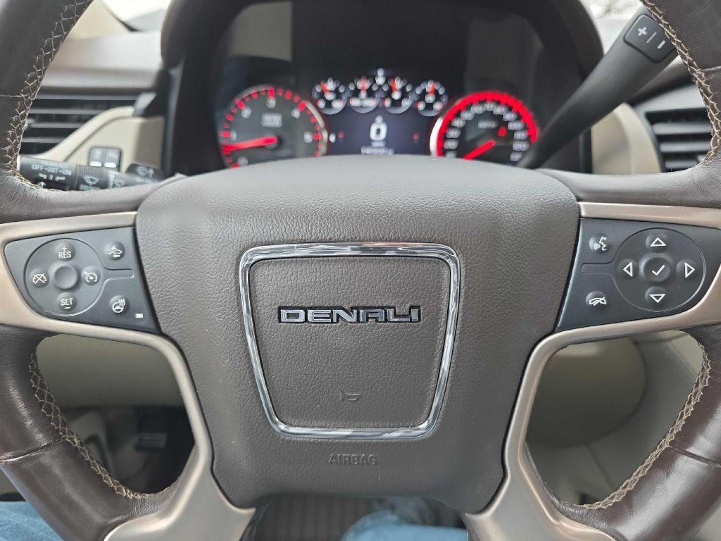 2016 WHITE GMC YUKON XL DENALI (1GKS2HKJXGR) with an 6.2L engine, Automatic transmission, located at 495 Old Highway 20 West, South Sioux City, NE, 68776, (402) 494-2677, 42.458408, -96.443512 - Photo#22