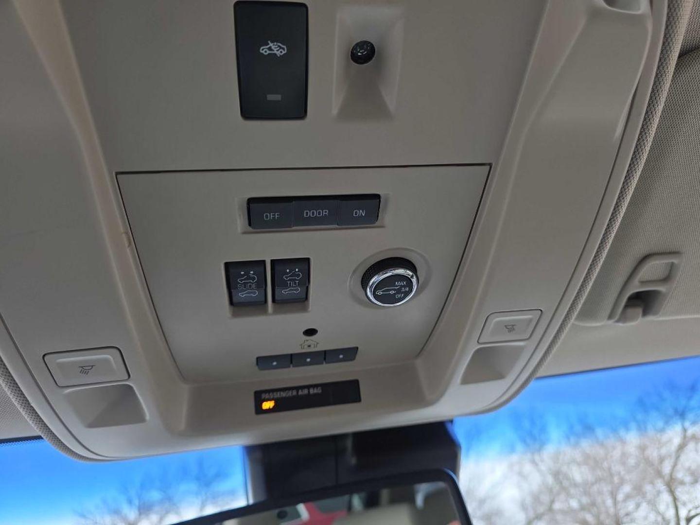 2016 WHITE GMC YUKON XL DENALI (1GKS2HKJXGR) with an 6.2L engine, Automatic transmission, located at 495 Old Highway 20 West, South Sioux City, NE, 68776, (402) 494-2677, 42.458408, -96.443512 - Photo#23