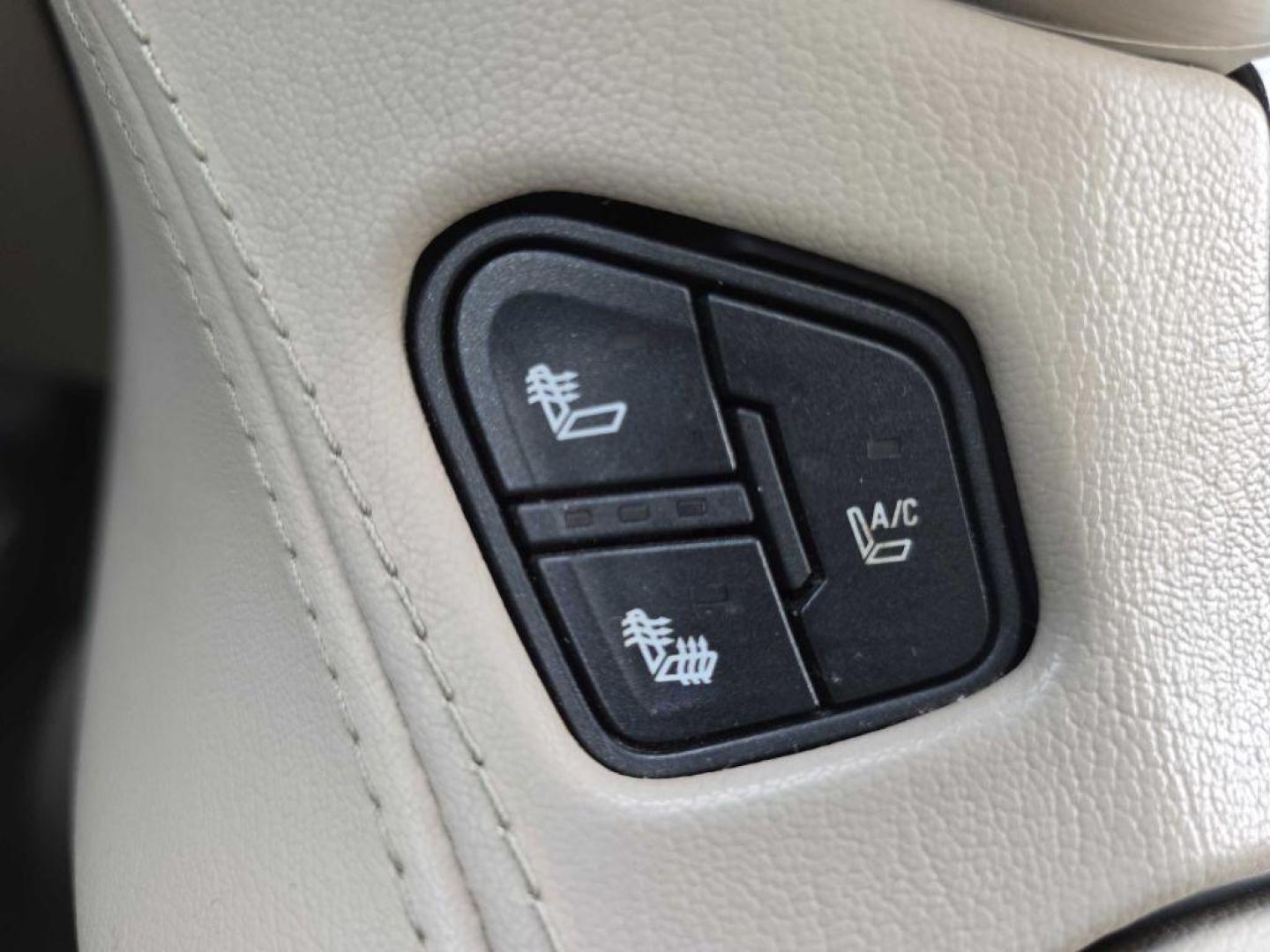 2016 WHITE GMC YUKON XL DENALI (1GKS2HKJXGR) with an 6.2L engine, Automatic transmission, located at 495 Old Highway 20 West, South Sioux City, NE, 68776, (402) 494-2677, 42.458408, -96.443512 - Photo#24