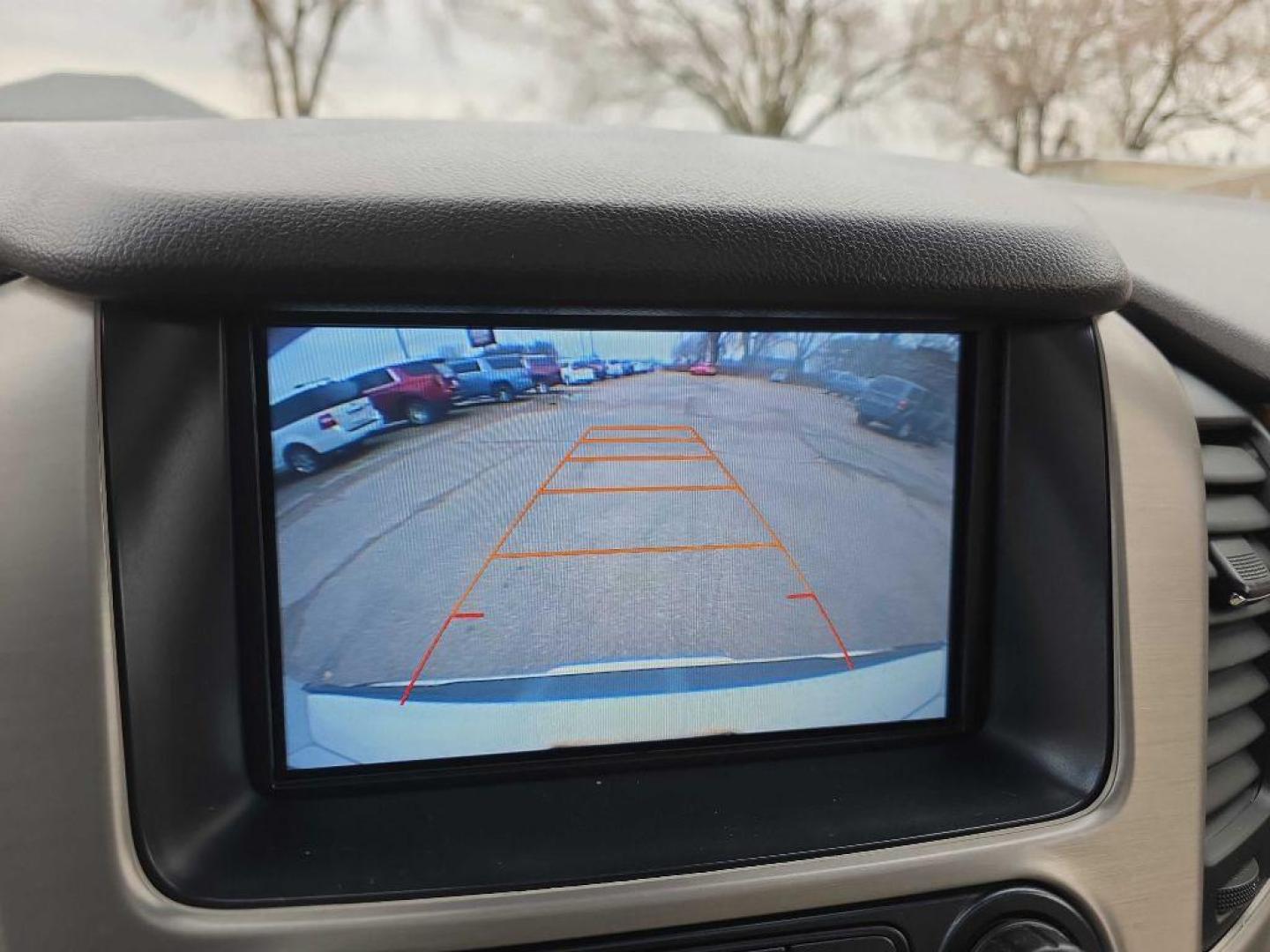 2016 WHITE GMC YUKON XL DENALI (1GKS2HKJXGR) with an 6.2L engine, Automatic transmission, located at 495 Old Highway 20 West, South Sioux City, NE, 68776, (402) 494-2677, 42.458408, -96.443512 - Photo#26